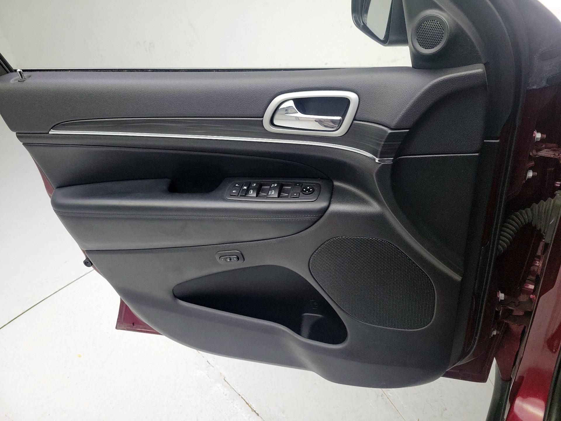 Thumbnail: 2021 Jeep Grand Cherokee - 12