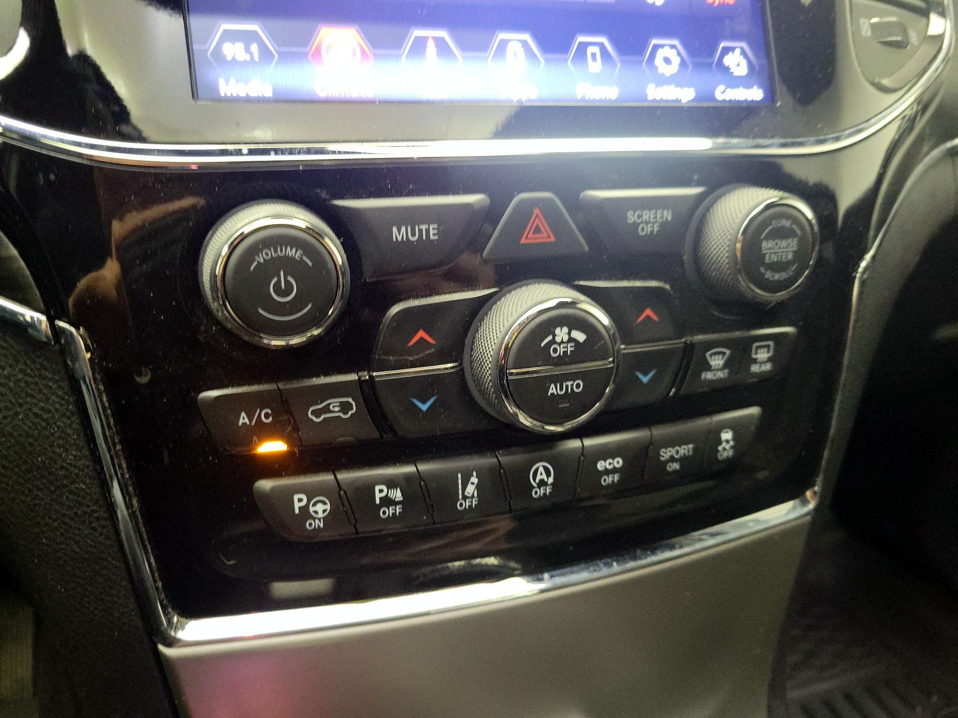 Thumbnail: 2021 Jeep Grand Cherokee - 17