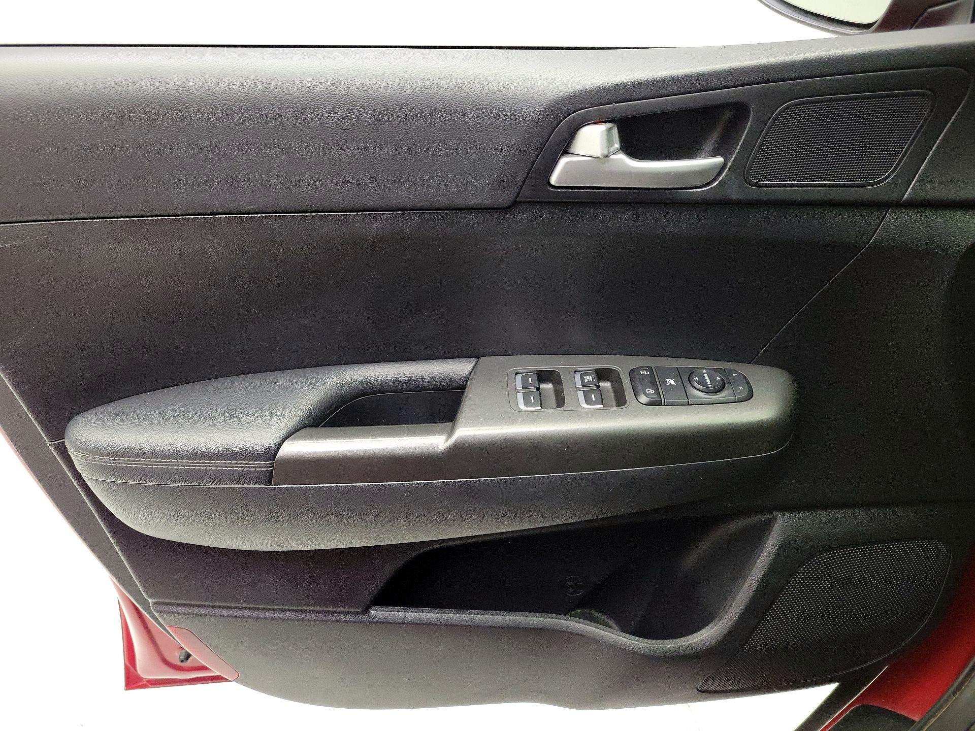 Thumbnail: 2018 Kia Sportage - 12