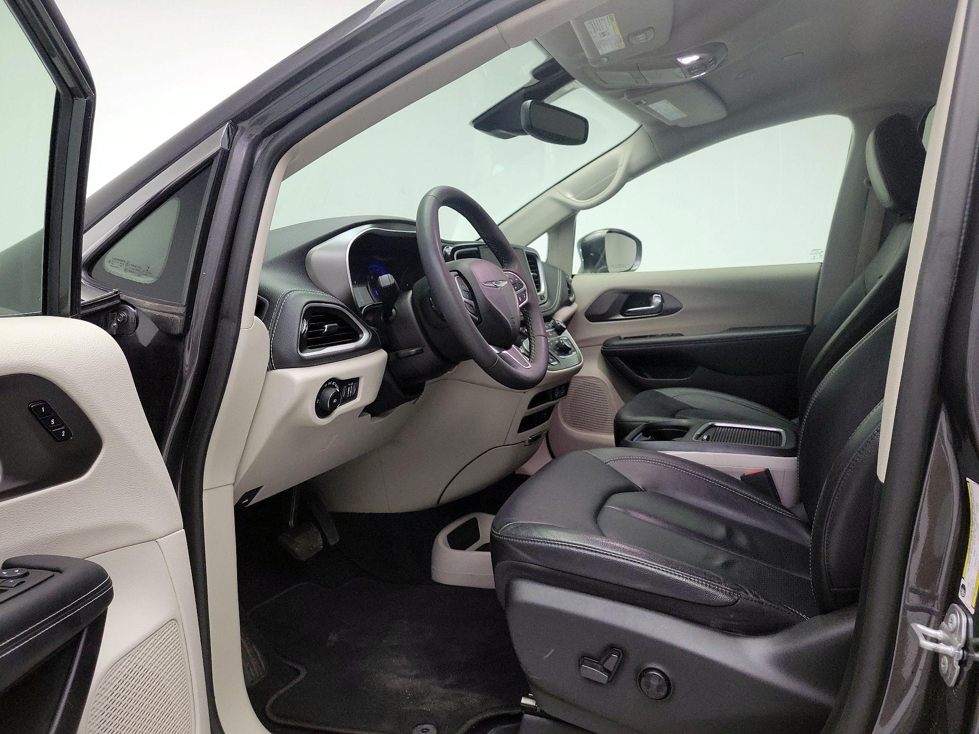 Thumbnail: 2022 Chrysler Pacifica - 11