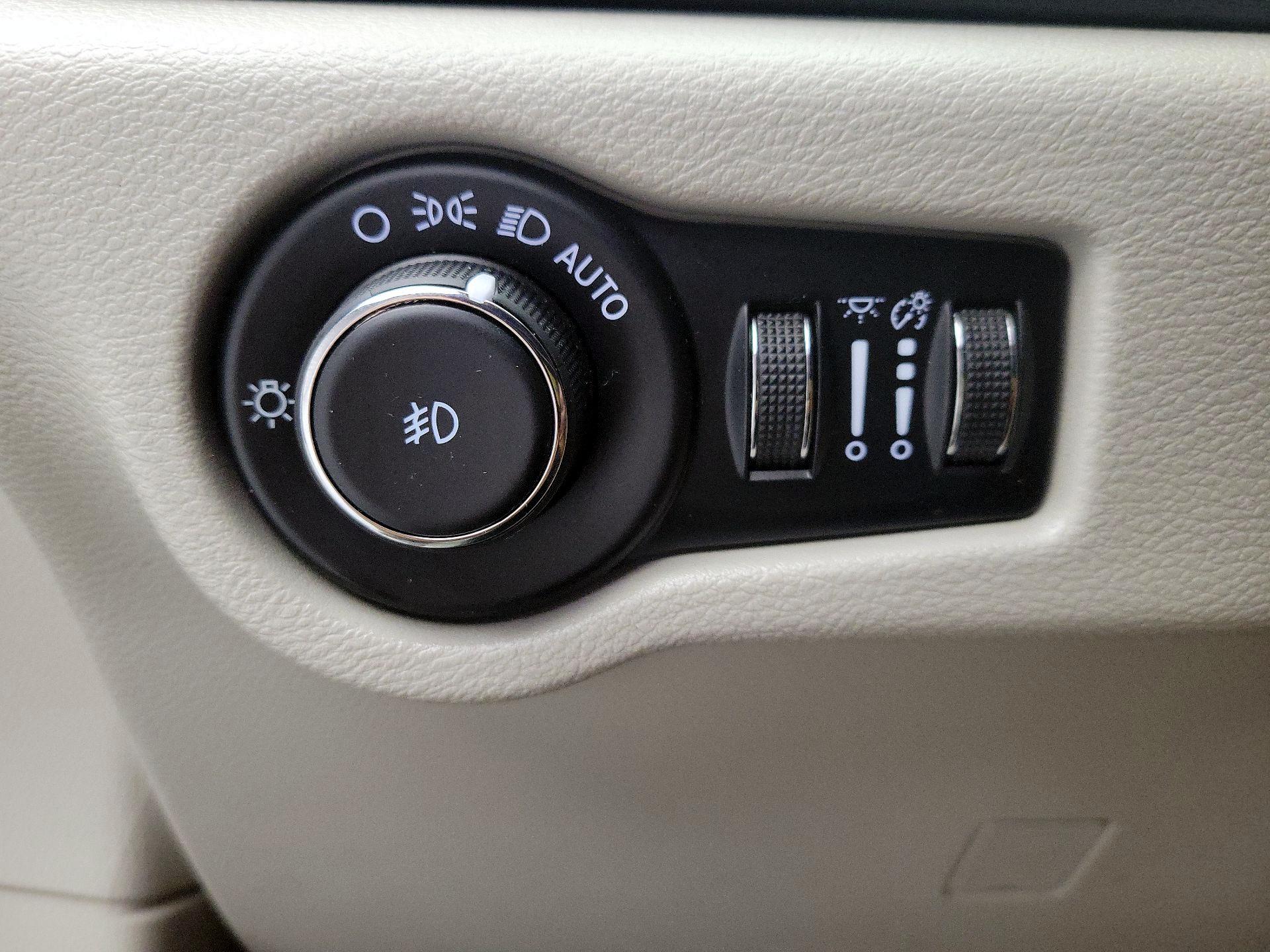 Thumbnail: 2022 Chrysler Pacifica - 13