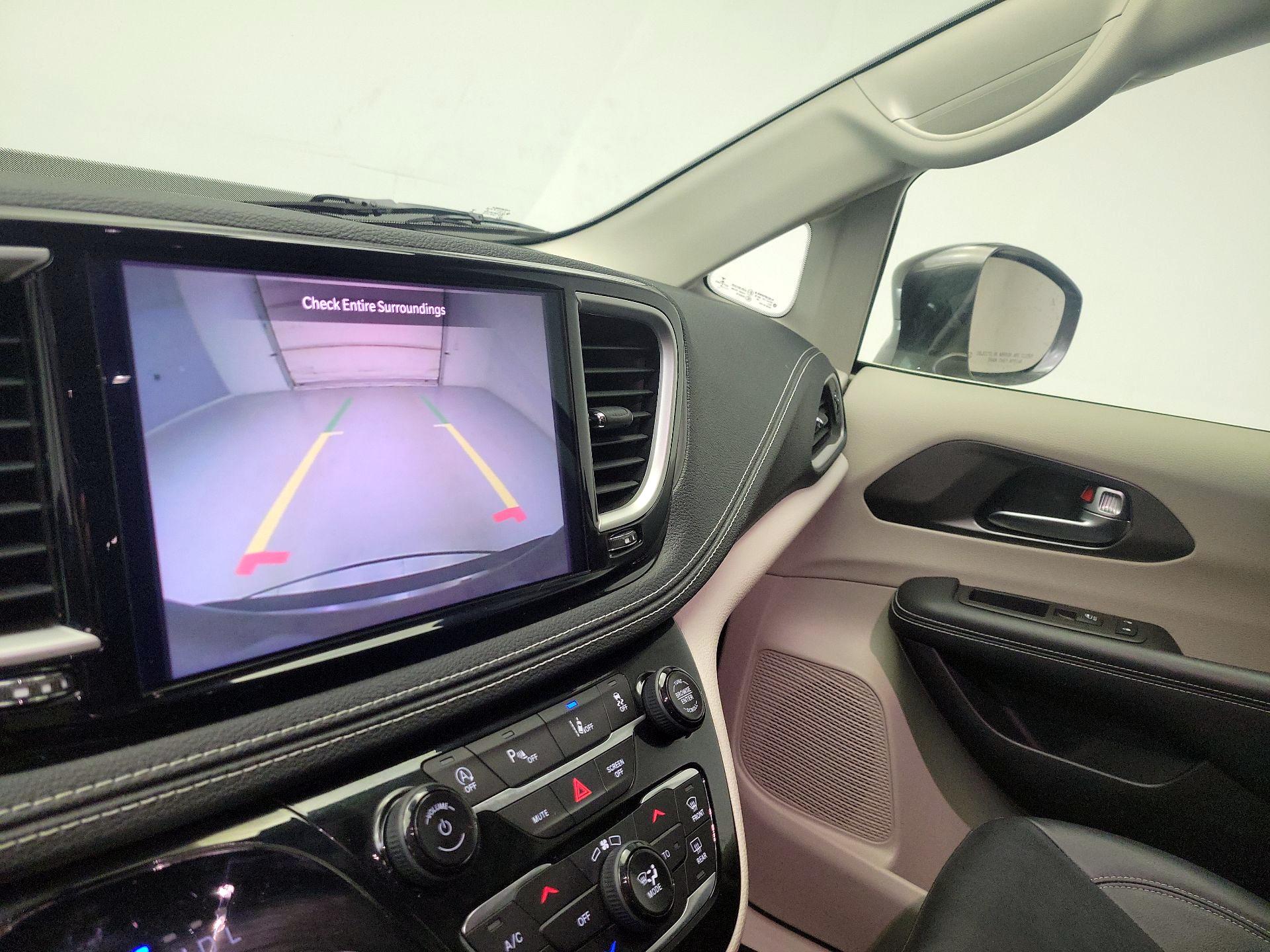 Thumbnail: 2022 Chrysler Pacifica - 14