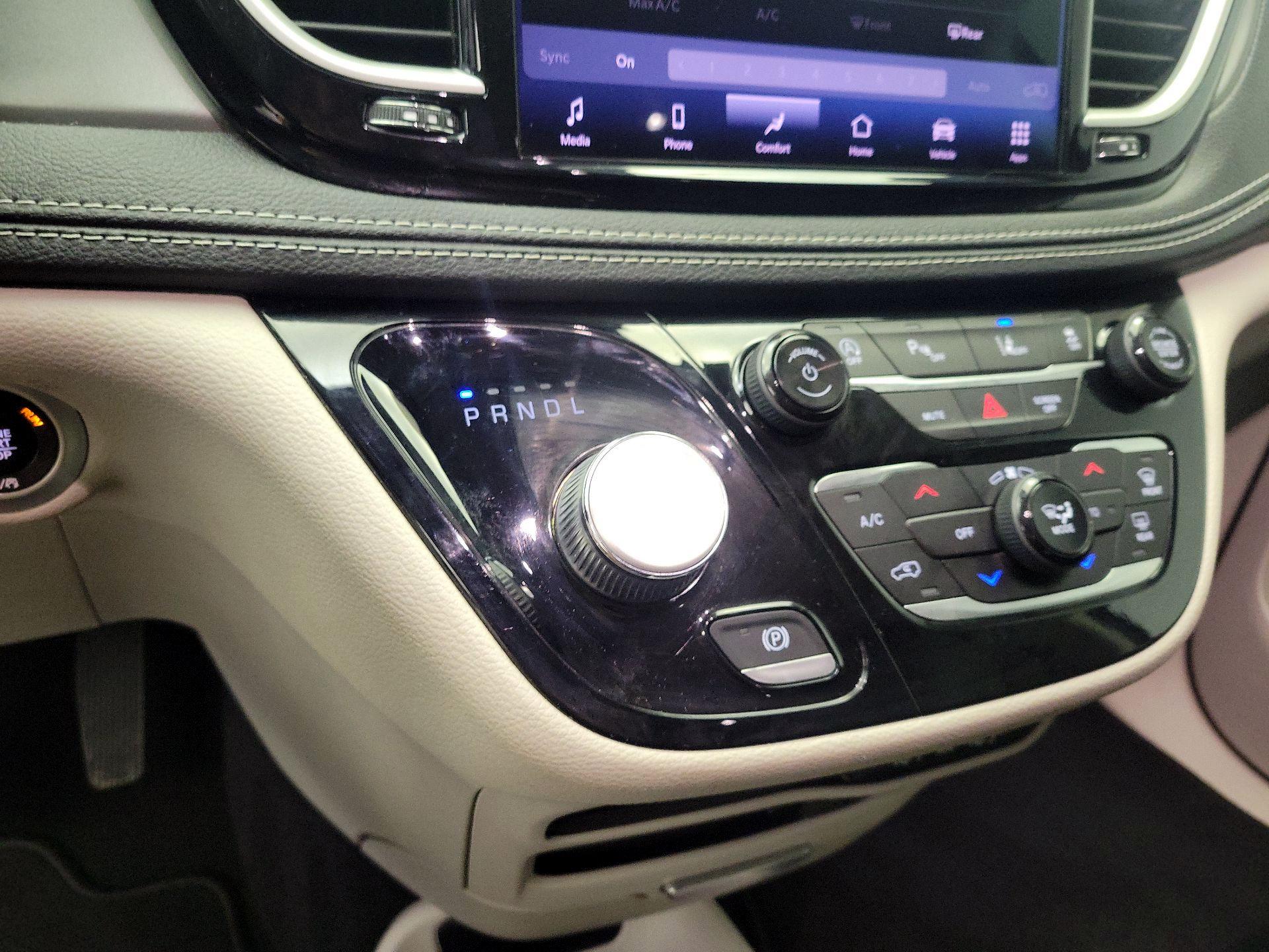 Thumbnail: 2022 Chrysler Pacifica - 17