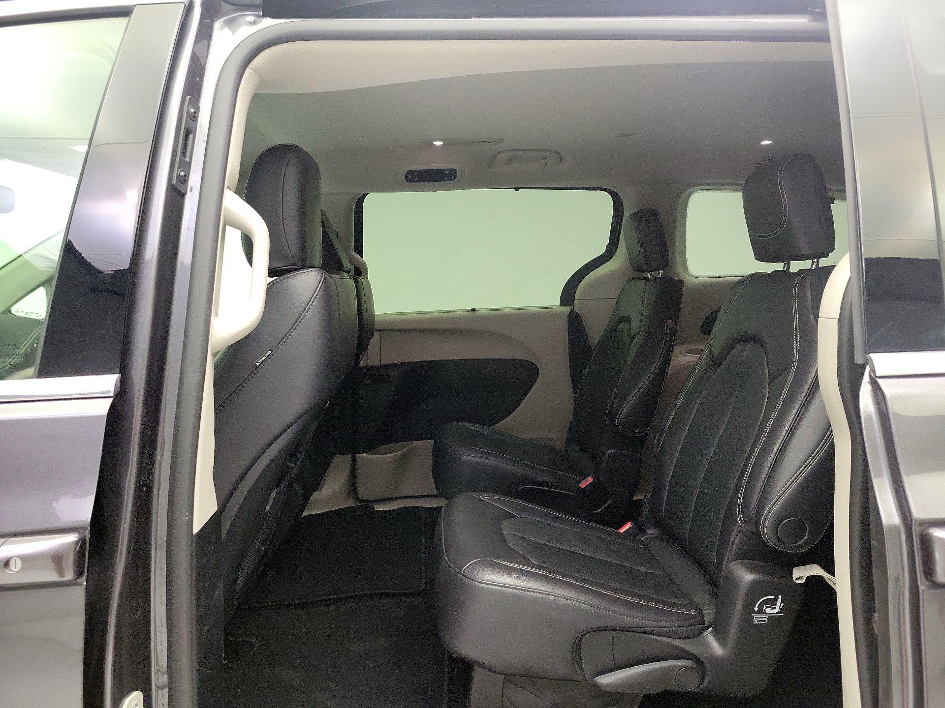 Thumbnail: 2022 Chrysler Pacifica - 19