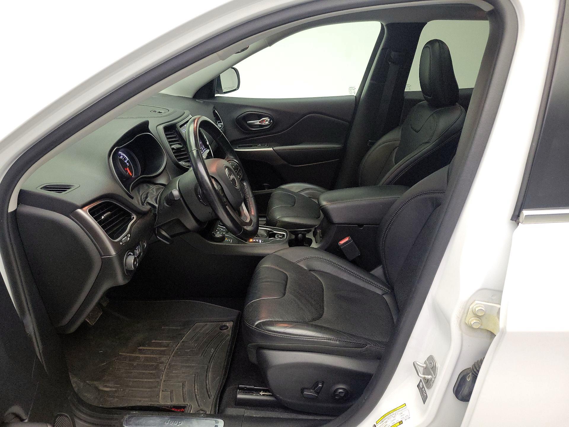 Thumbnail: 2021 Jeep Cherokee - 11