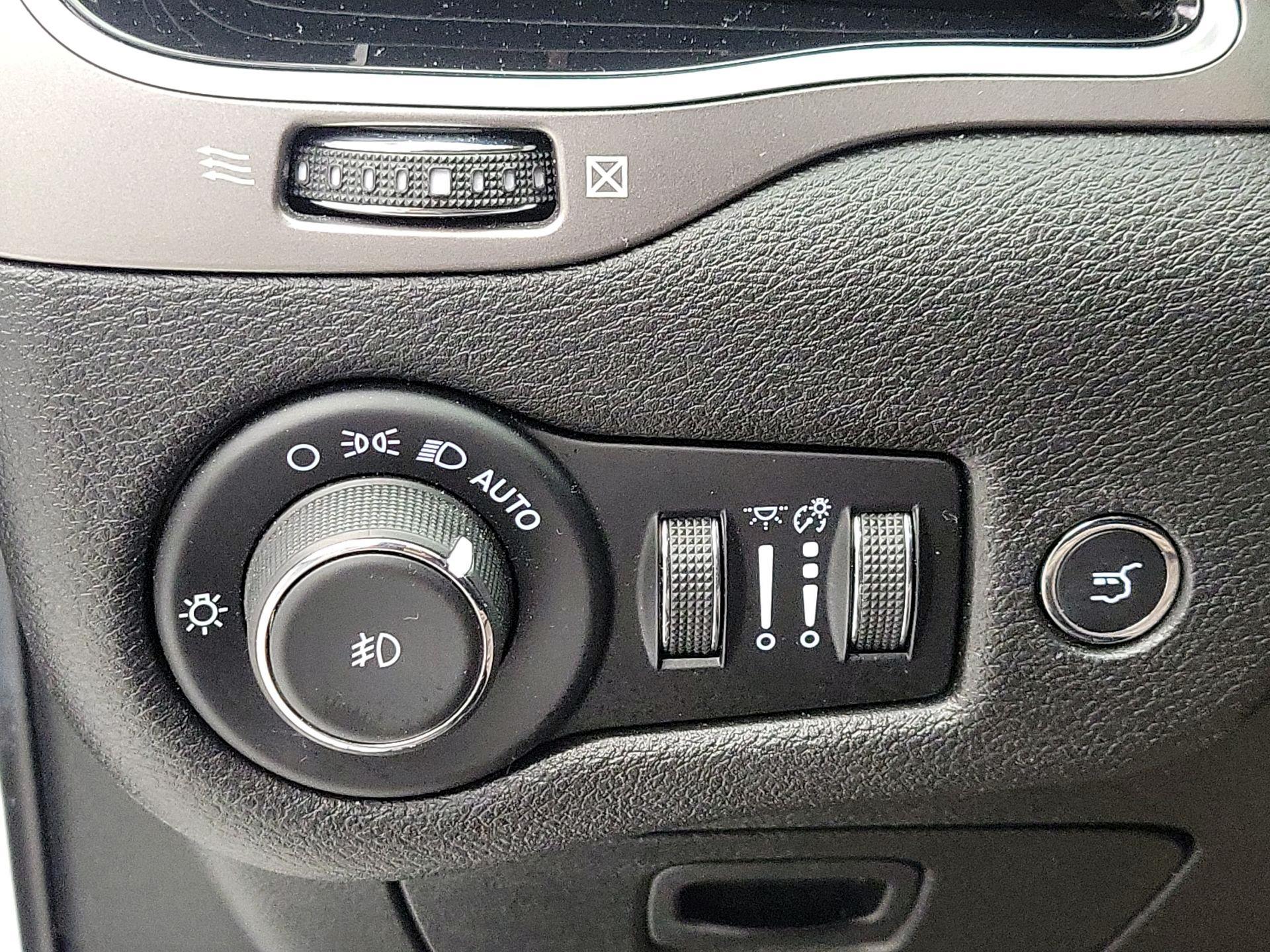 Thumbnail: 2021 Jeep Cherokee - 13