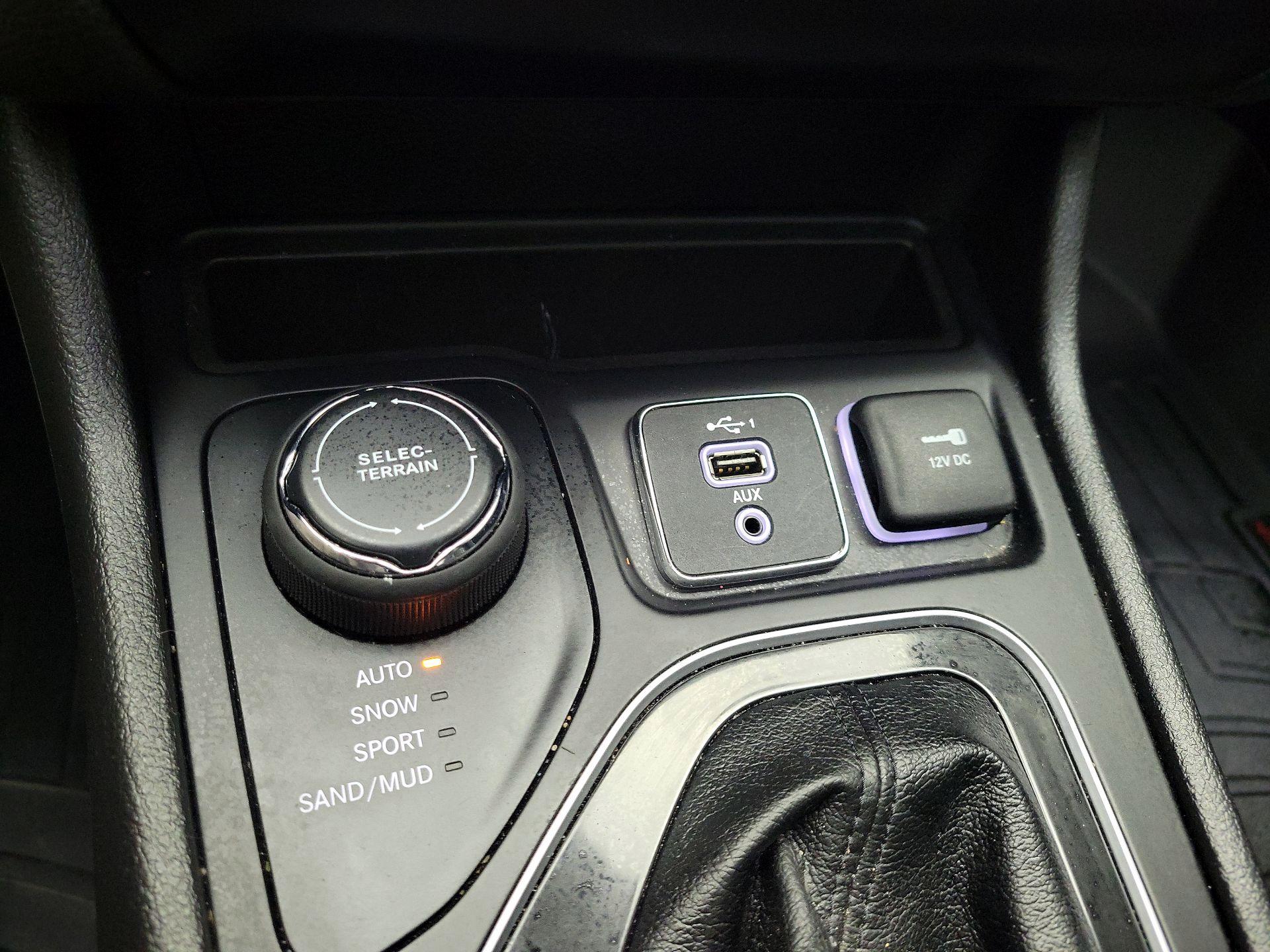 Thumbnail: 2021 Jeep Cherokee - 19