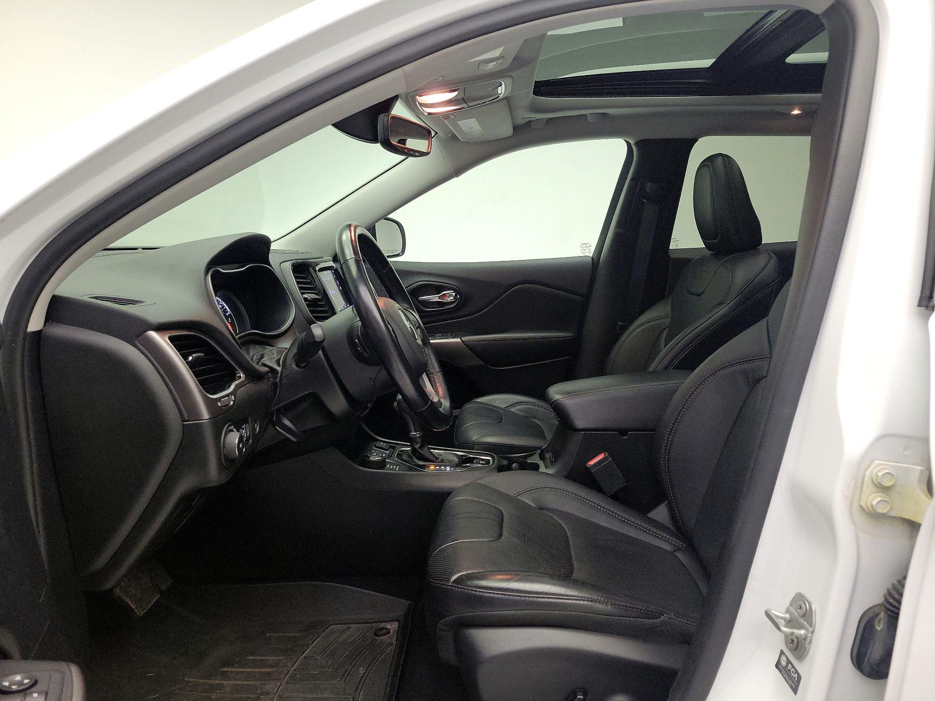 Thumbnail: 2021 Jeep Cherokee - 20