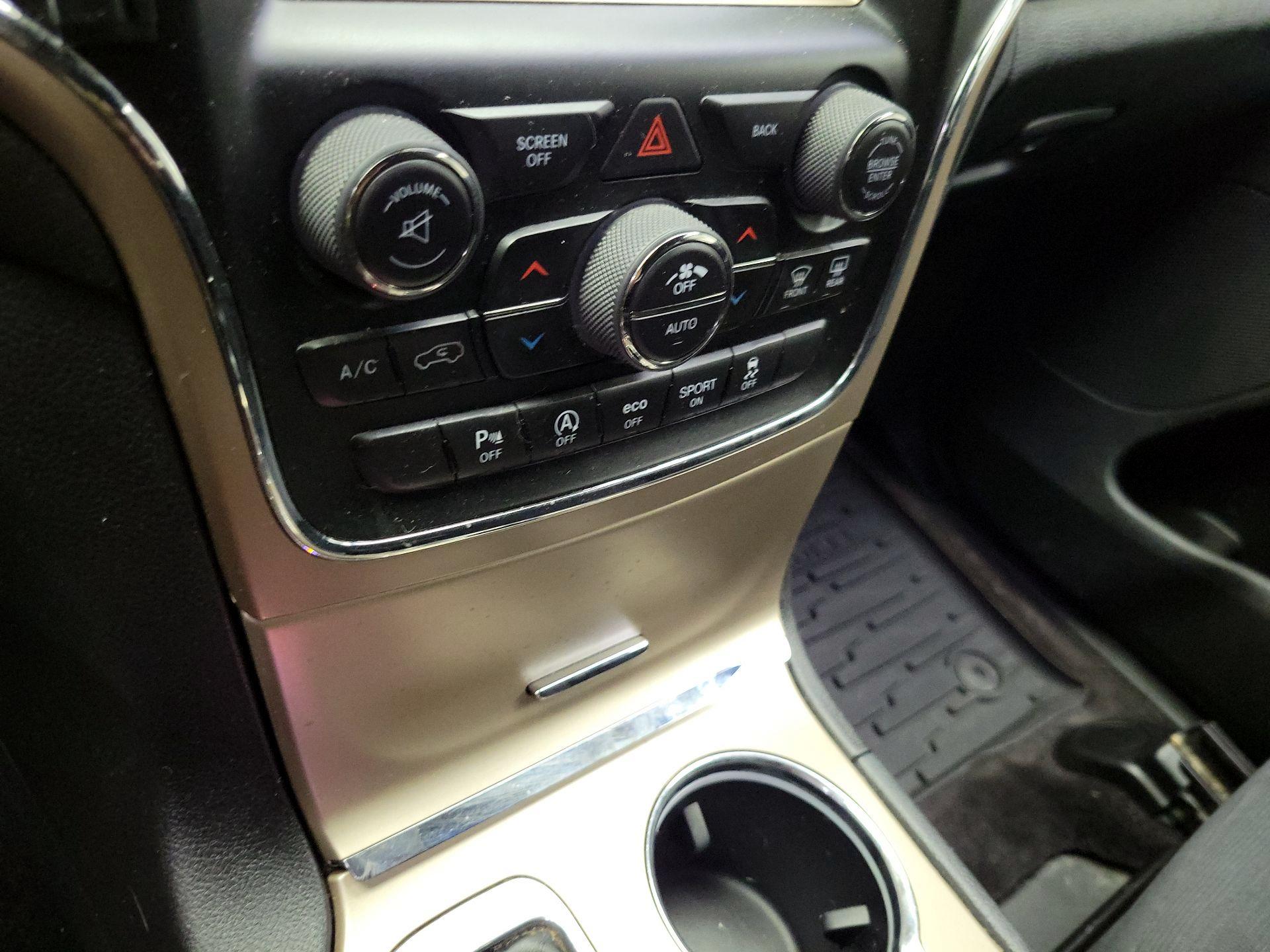 Thumbnail: 2017 Jeep Grand Cherokee - 16