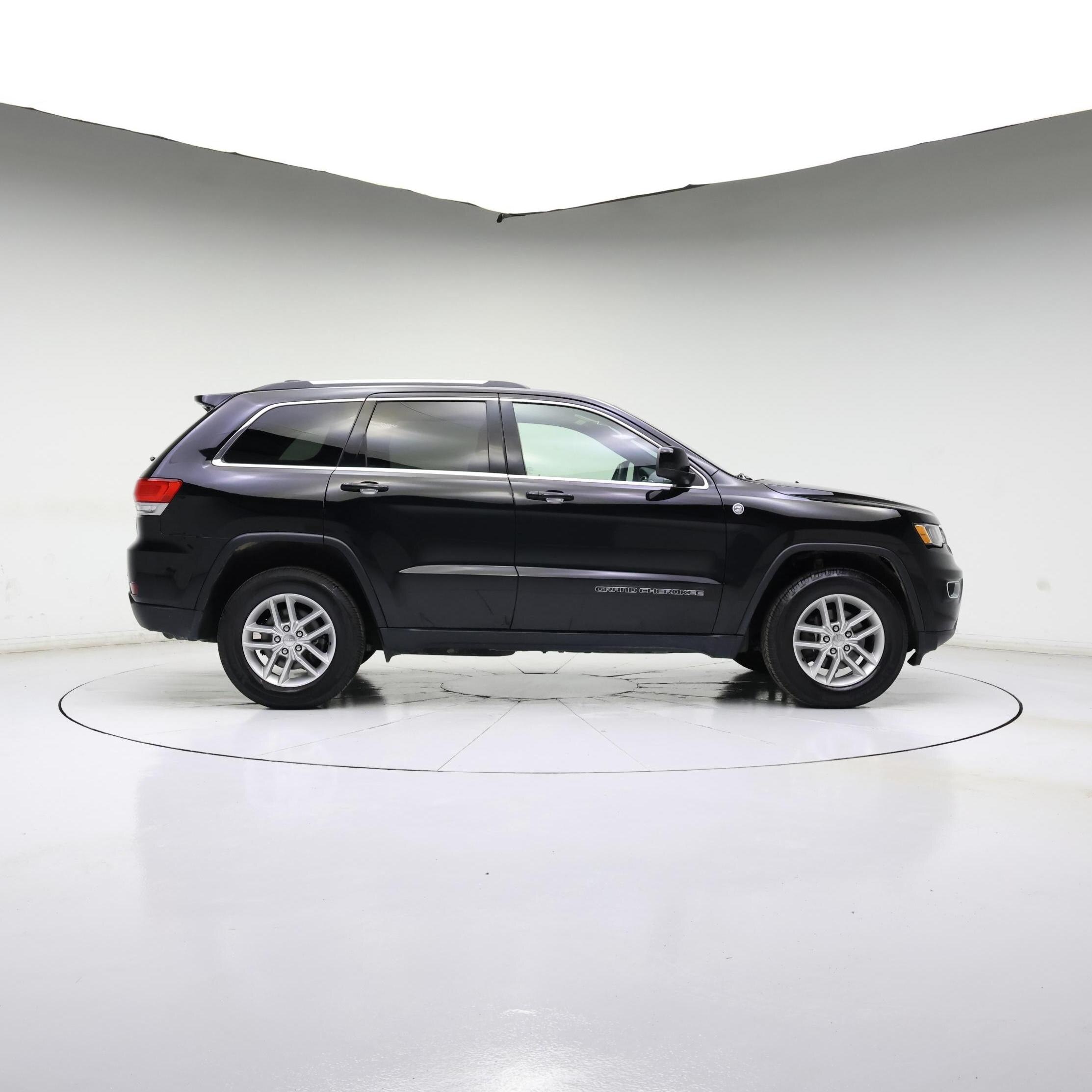 Thumbnail: 2017 Jeep Grand Cherokee - 3