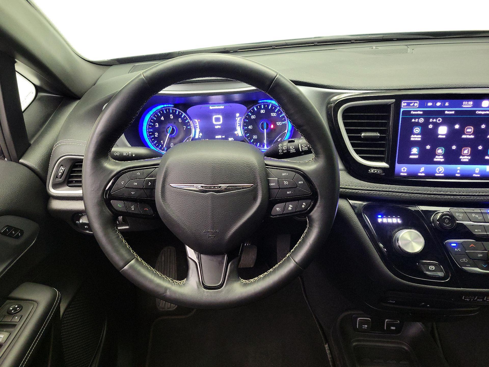 Thumbnail: 2021 Chrysler Pacifica - 10