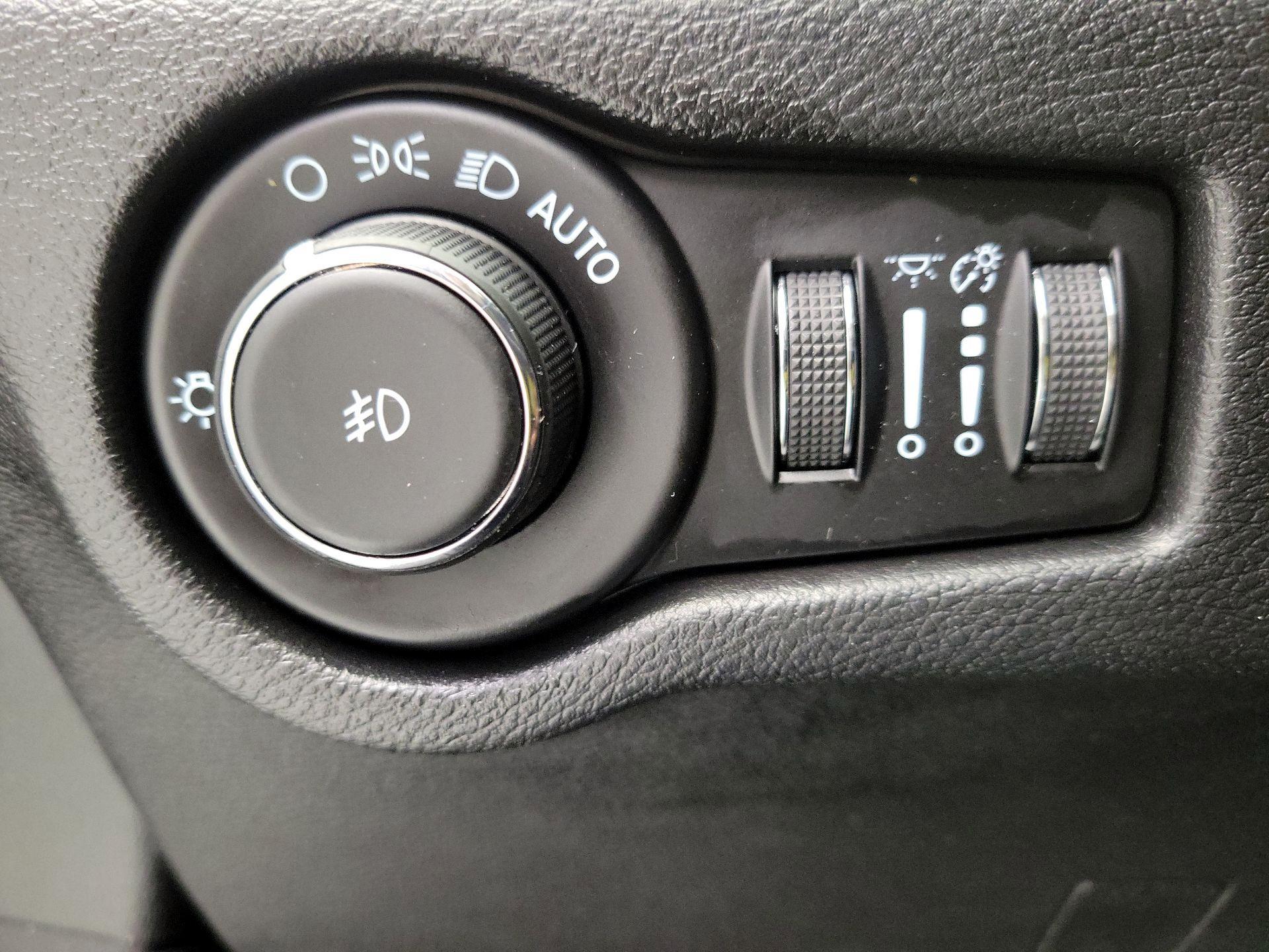 Thumbnail: 2021 Chrysler Pacifica - 13