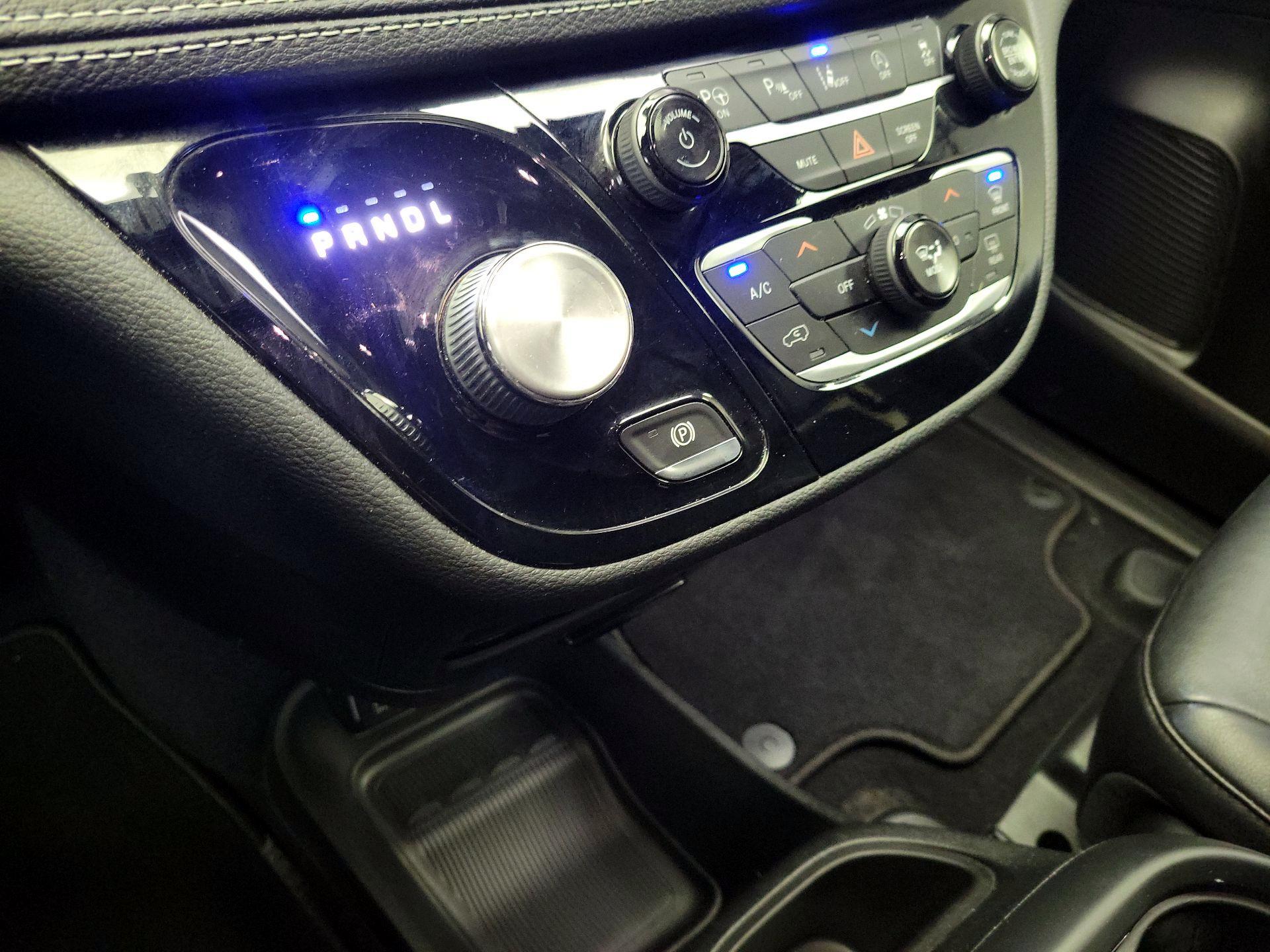 Thumbnail: 2021 Chrysler Pacifica - 17