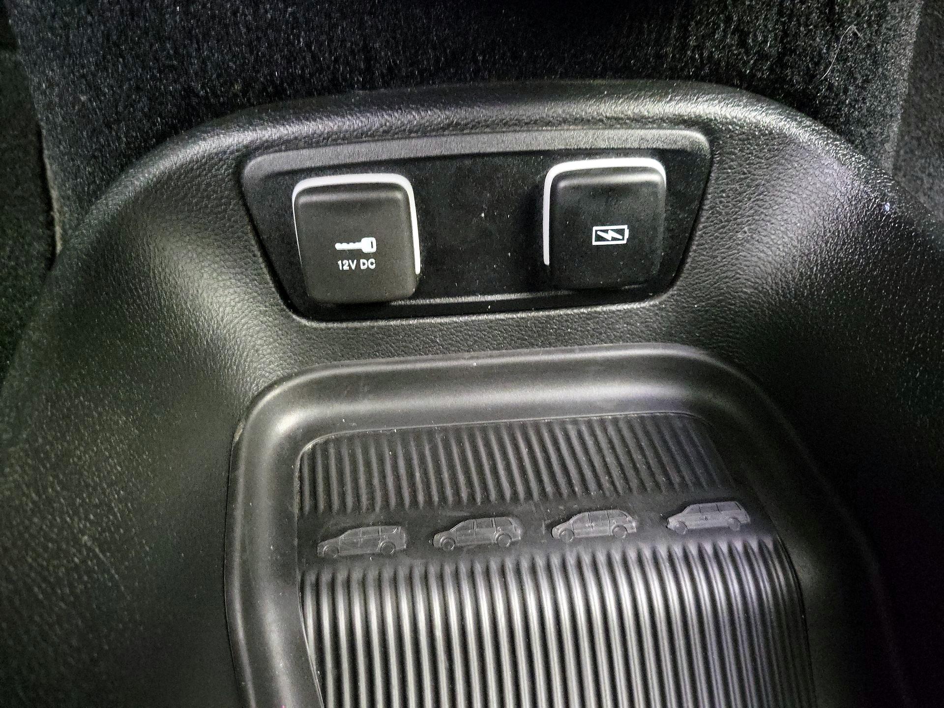 Thumbnail: 2021 Chrysler Pacifica - 18