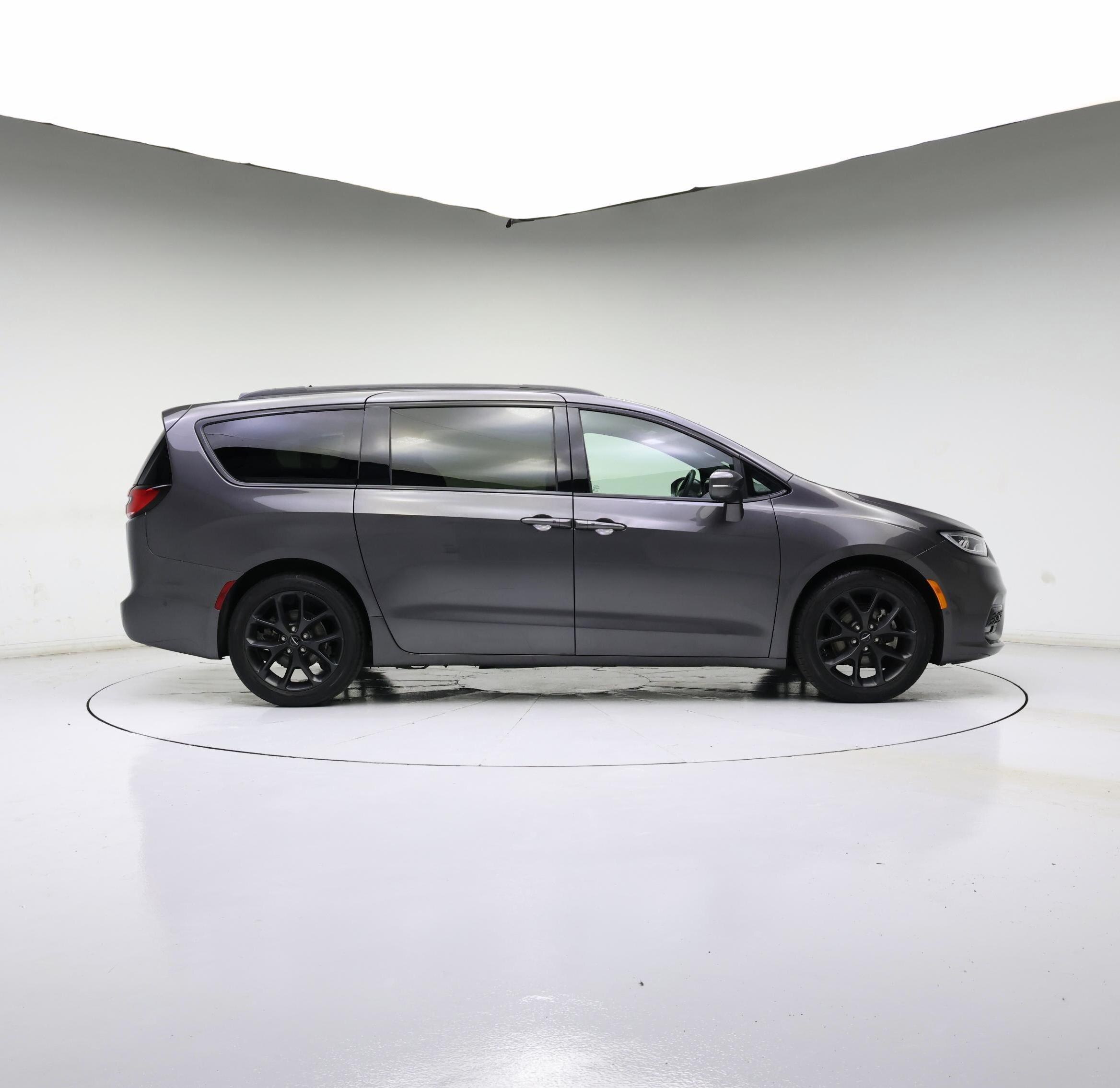 Thumbnail: 2021 Chrysler Pacifica - 3