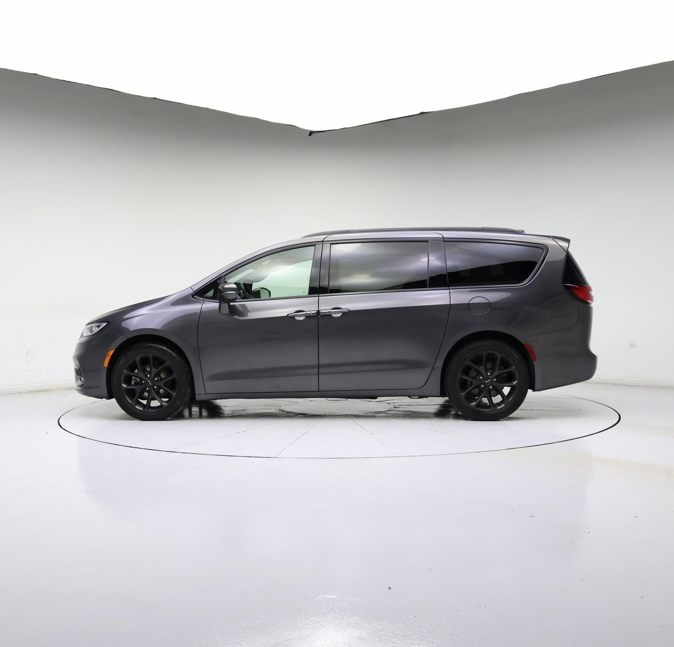 Thumbnail: 2021 Chrysler Pacifica - 7