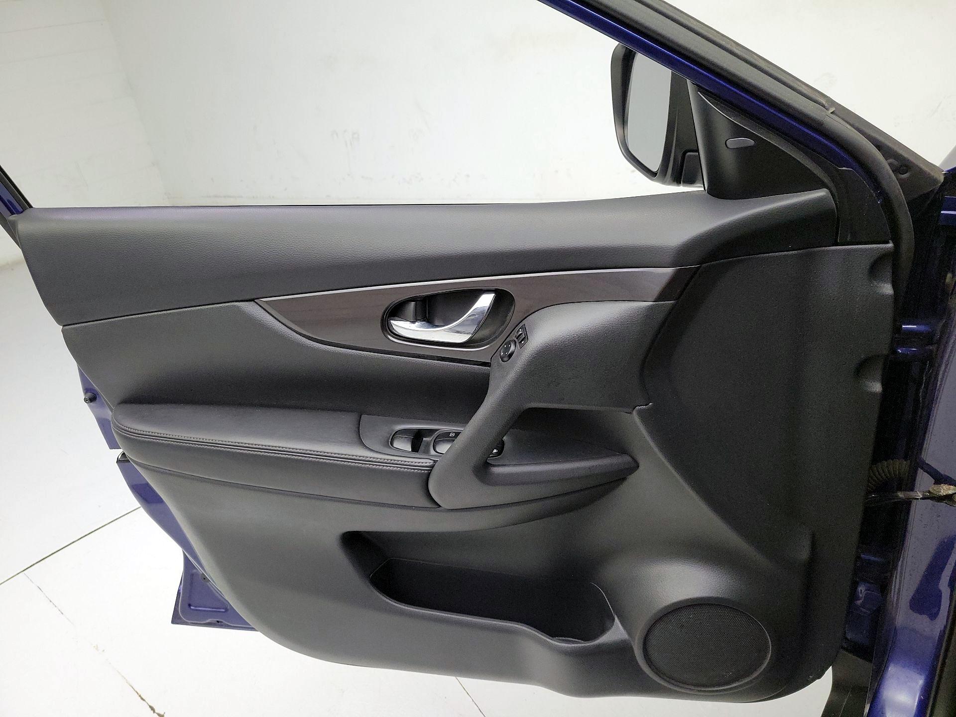 Thumbnail: 2018 Nissan Rogue - 12