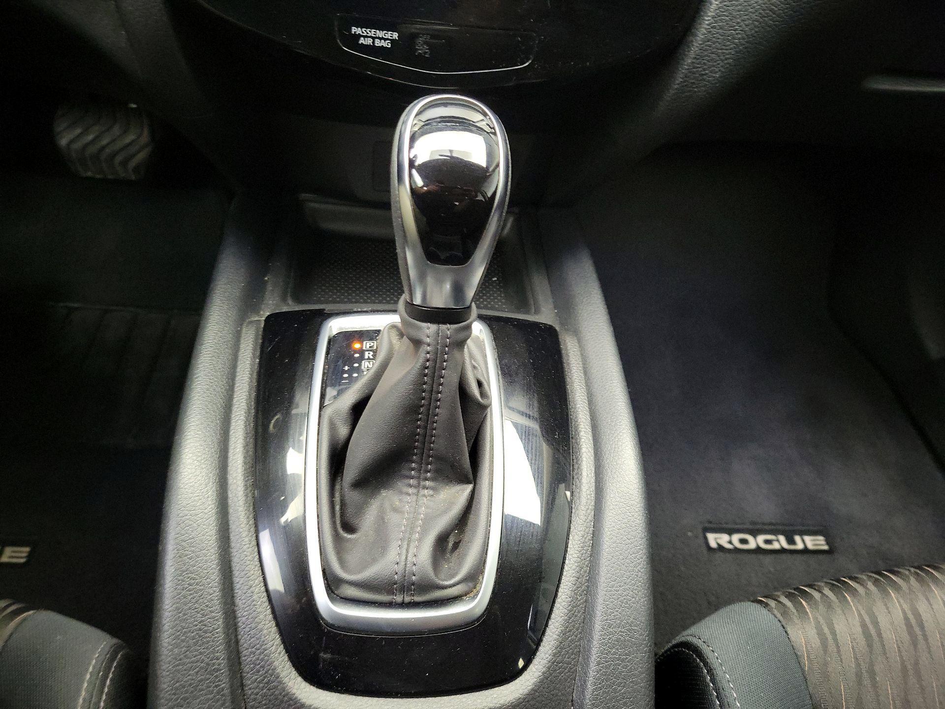 Thumbnail: 2018 Nissan Rogue - 17