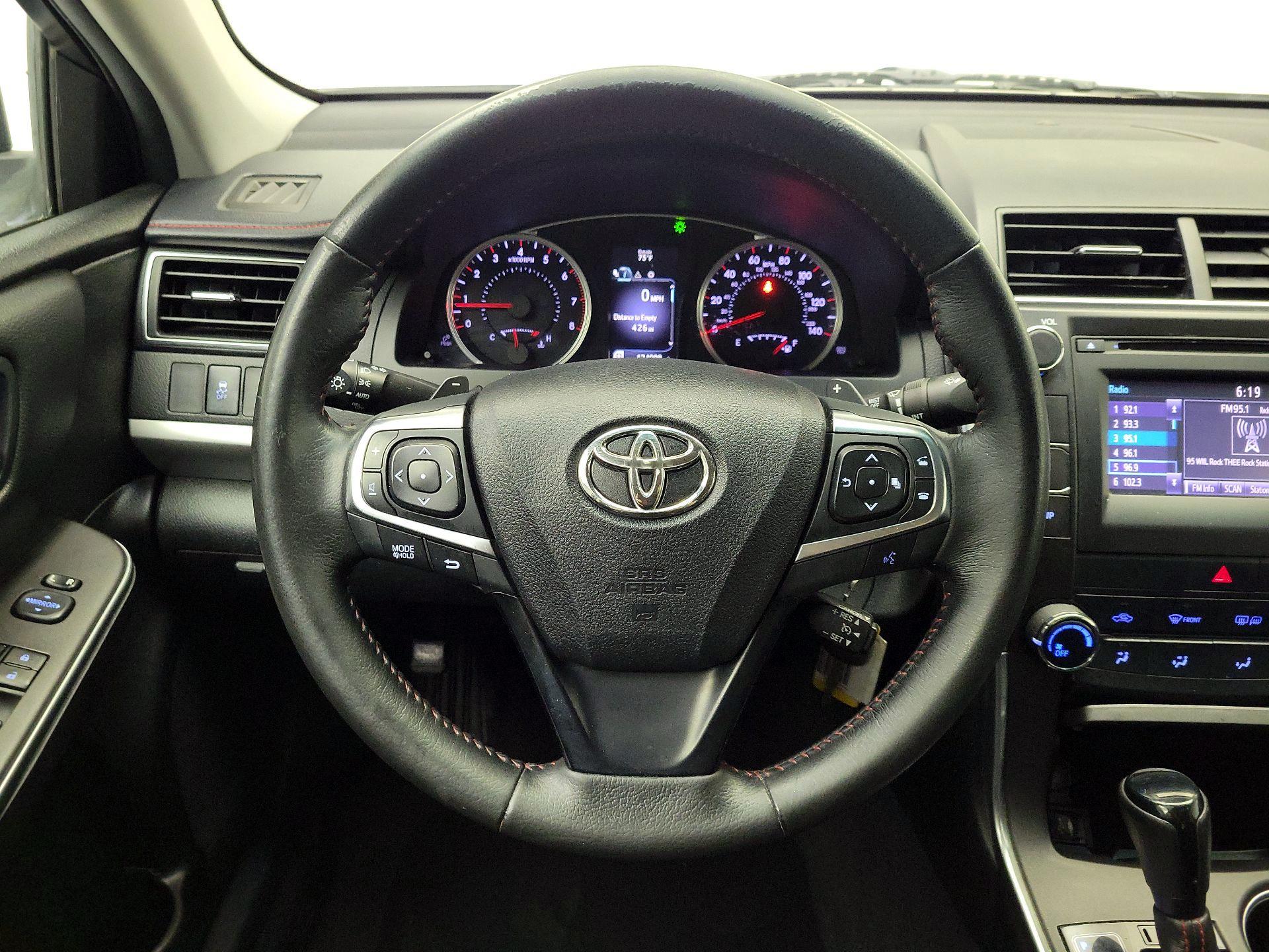 Thumbnail: 2015 Toyota Camry - 10