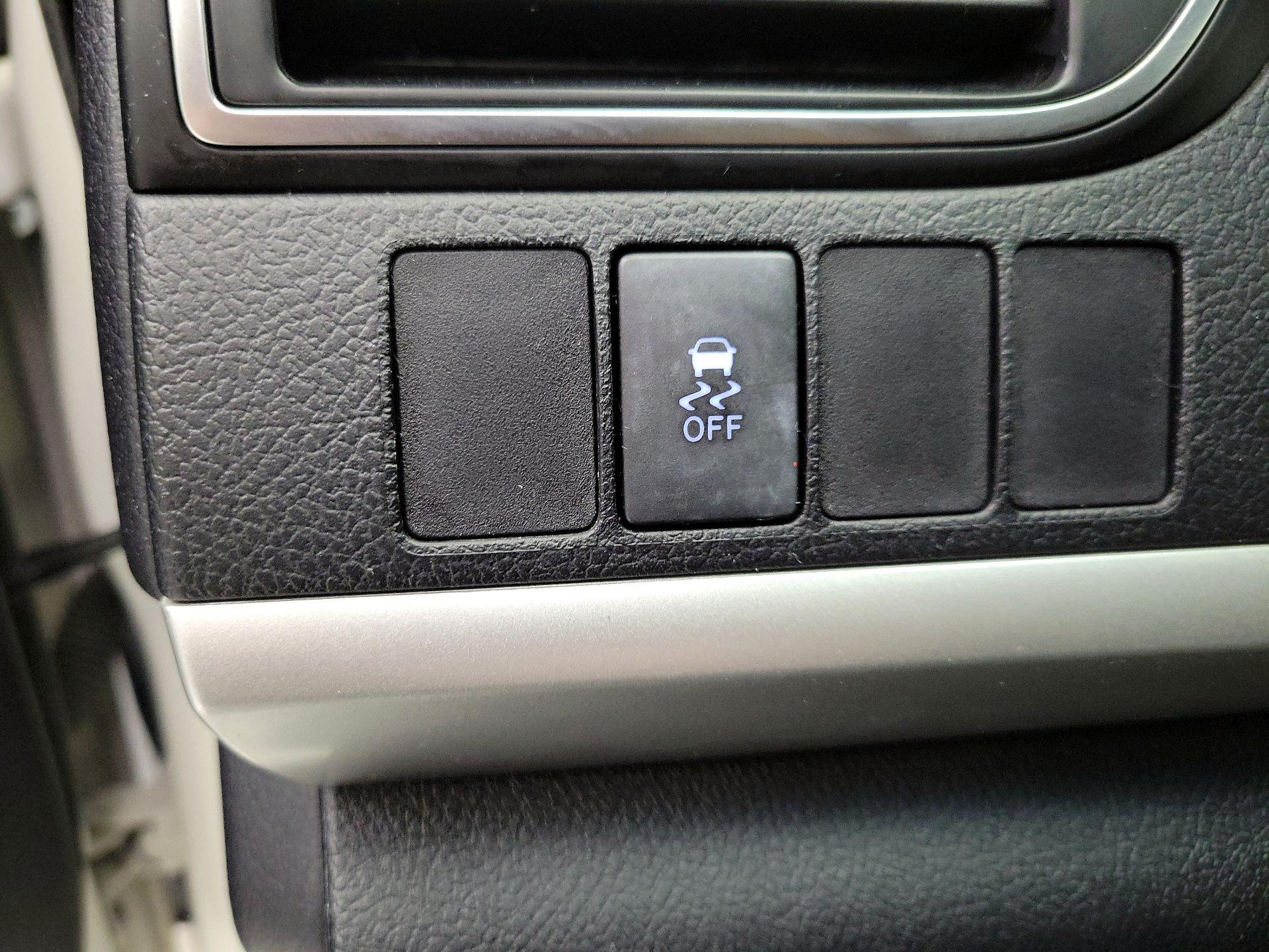 Thumbnail: 2015 Toyota Camry - 13