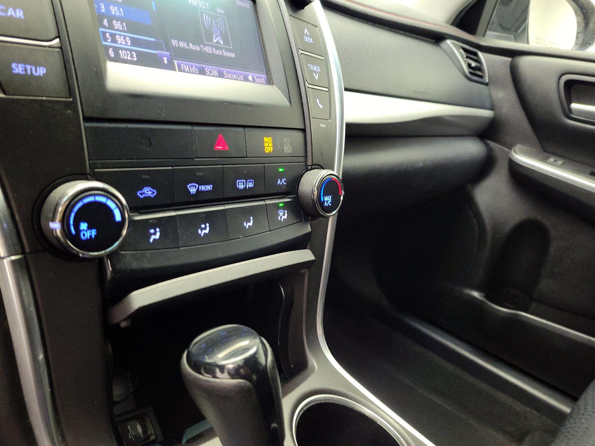 Thumbnail: 2015 Toyota Camry - 16