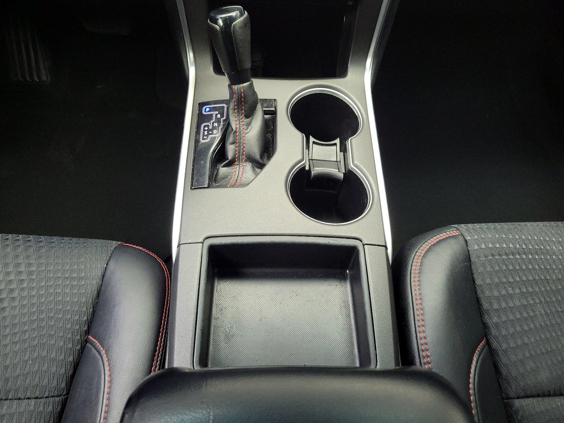 Thumbnail: 2015 Toyota Camry - 17