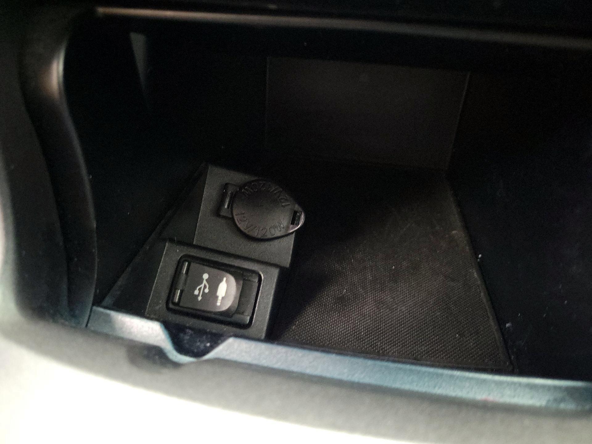 Thumbnail: 2015 Toyota Camry - 18