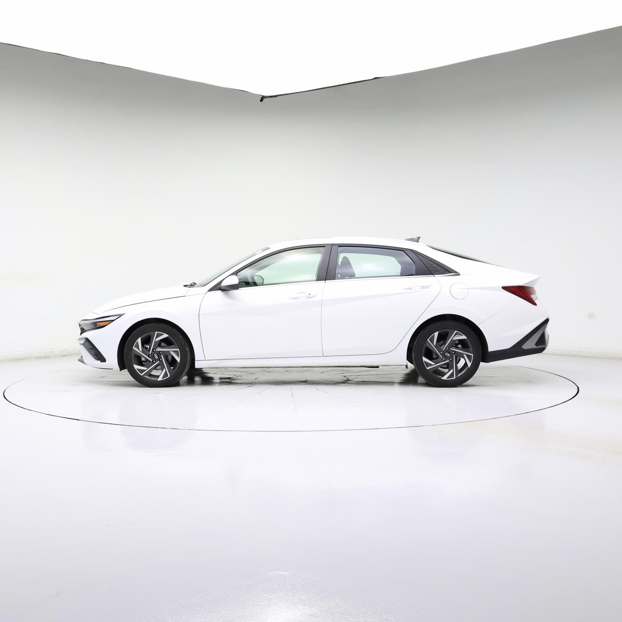 Thumbnail: 2024 Hyundai Elantra - 3