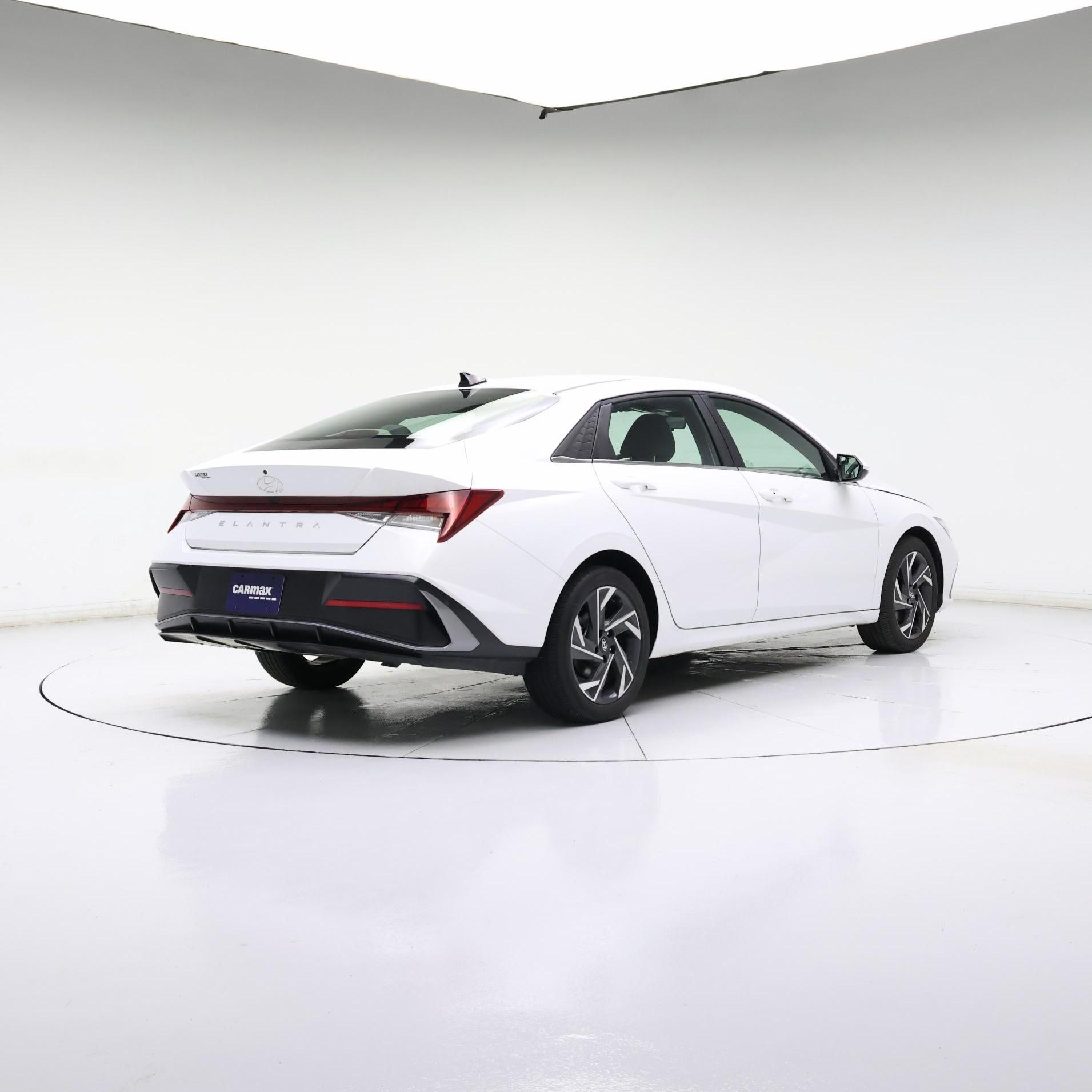 Thumbnail: 2024 Hyundai Elantra - 8