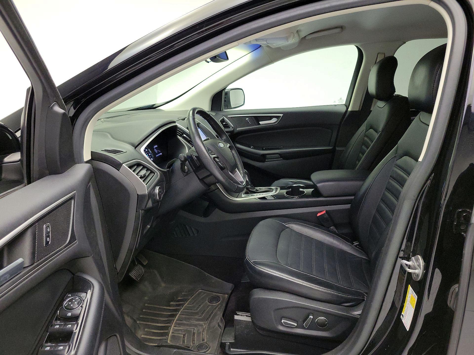 Thumbnail: 2016 Ford Edge - 11