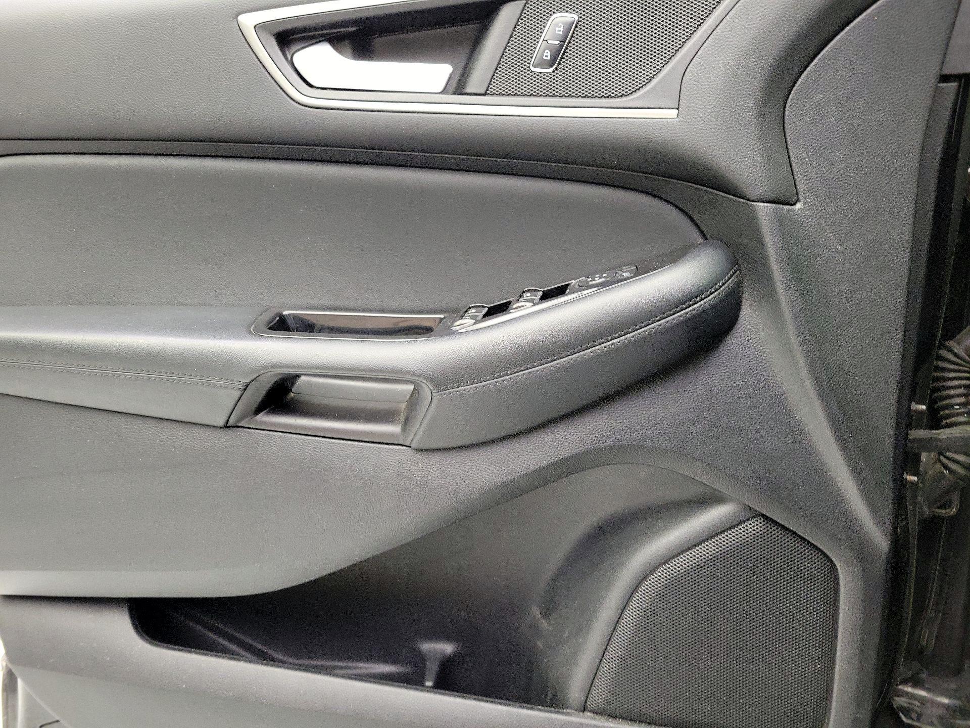 Thumbnail: 2016 Ford Edge - 12