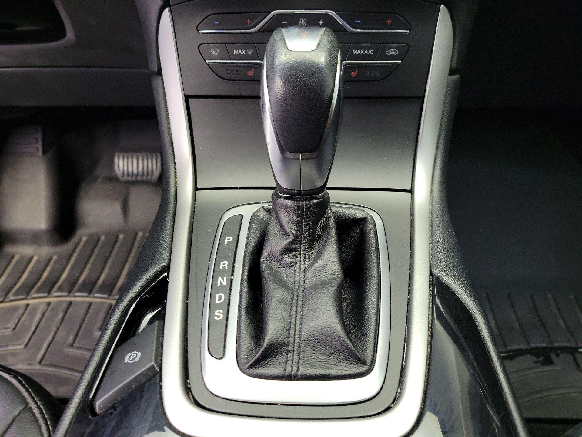 Thumbnail: 2016 Ford Edge - 16