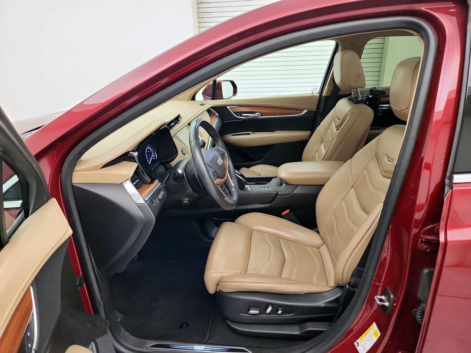 Thumbnail: 2017 Cadillac XT5 - 11