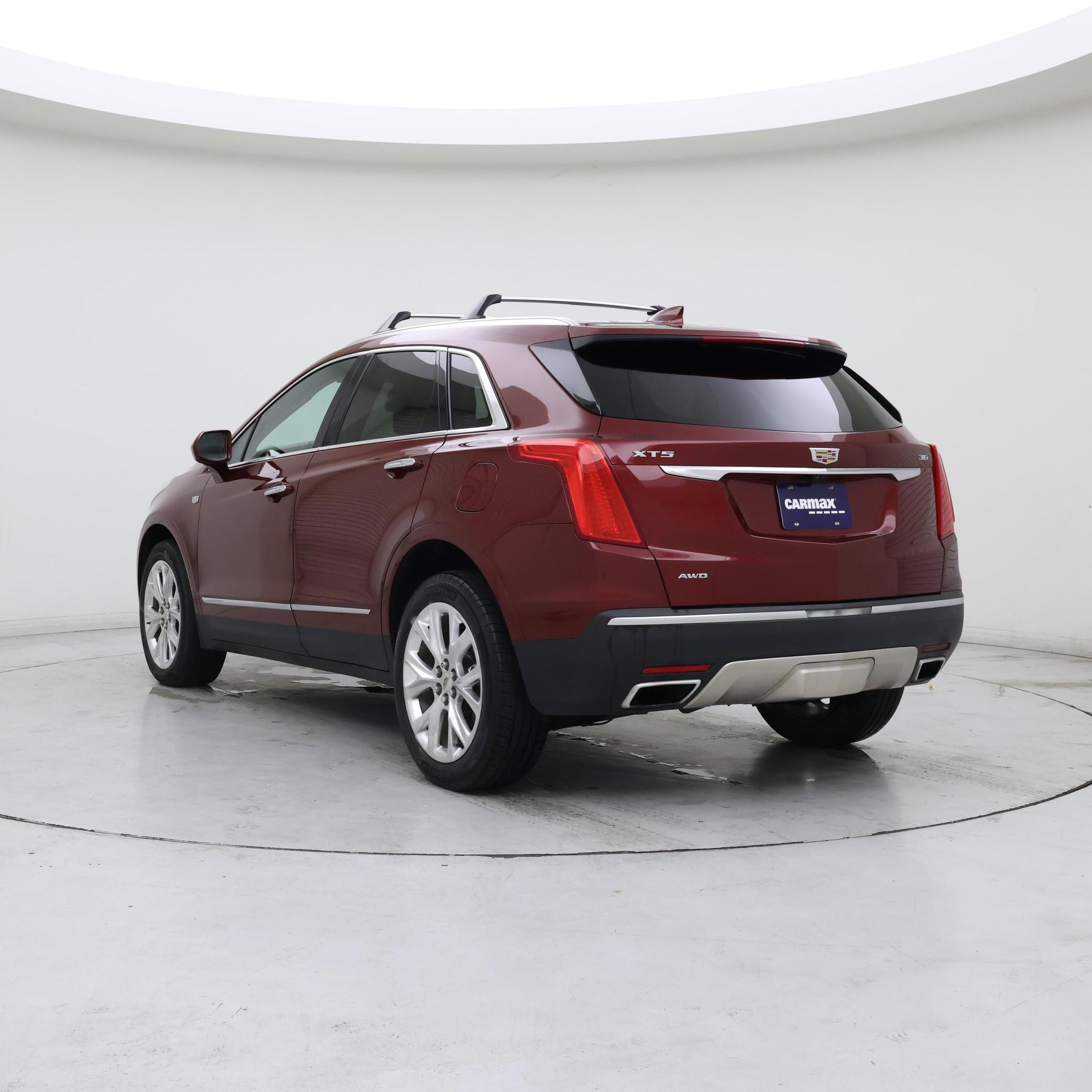 Thumbnail: 2017 Cadillac XT5 - 2