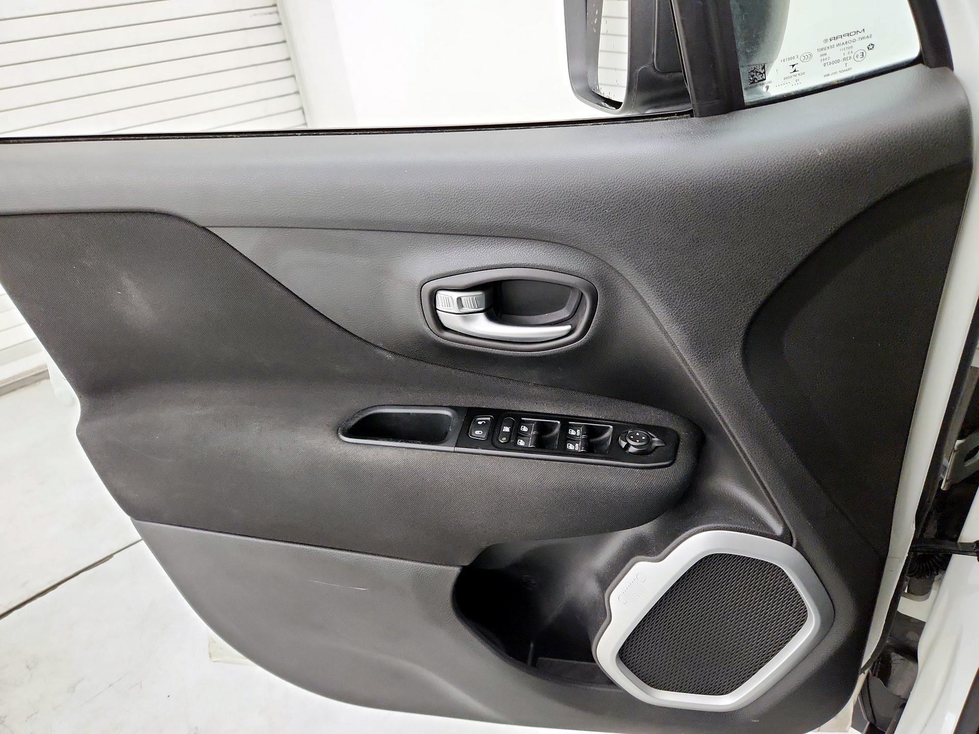 Thumbnail: 2020 Jeep Renegade - 12
