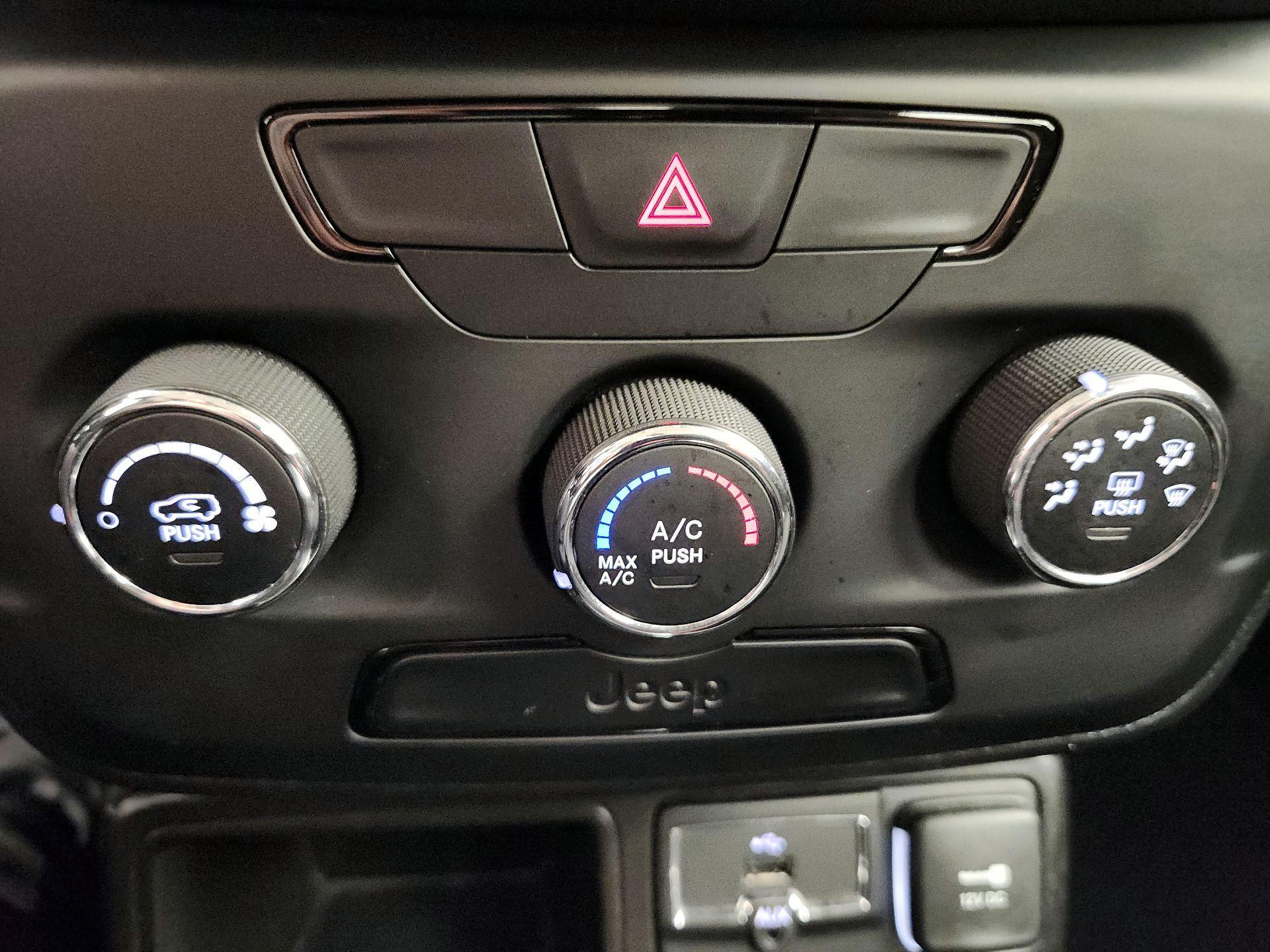 Thumbnail: 2020 Jeep Renegade - 16