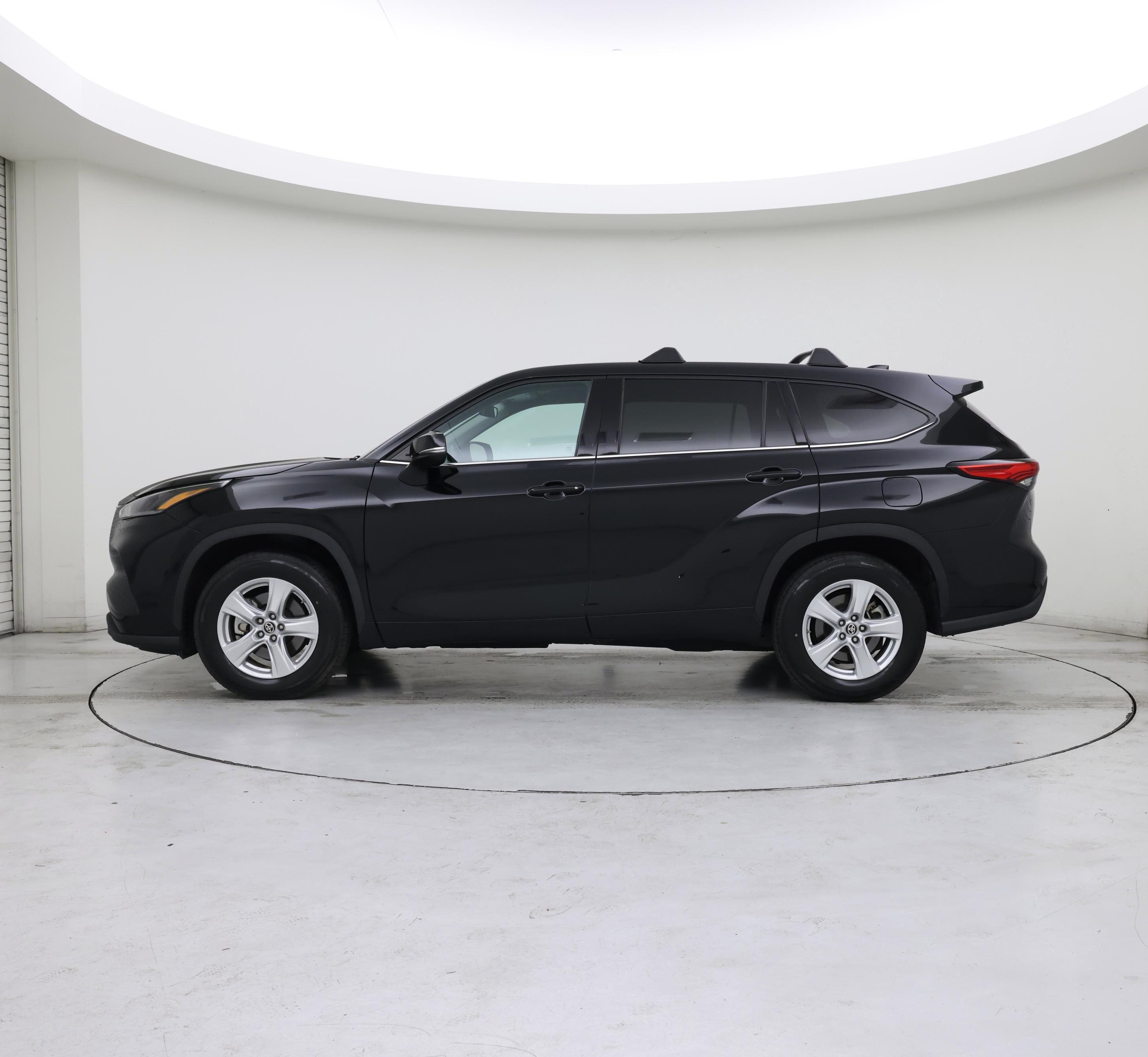 Thumbnail: 2021 Toyota Highlander - 3