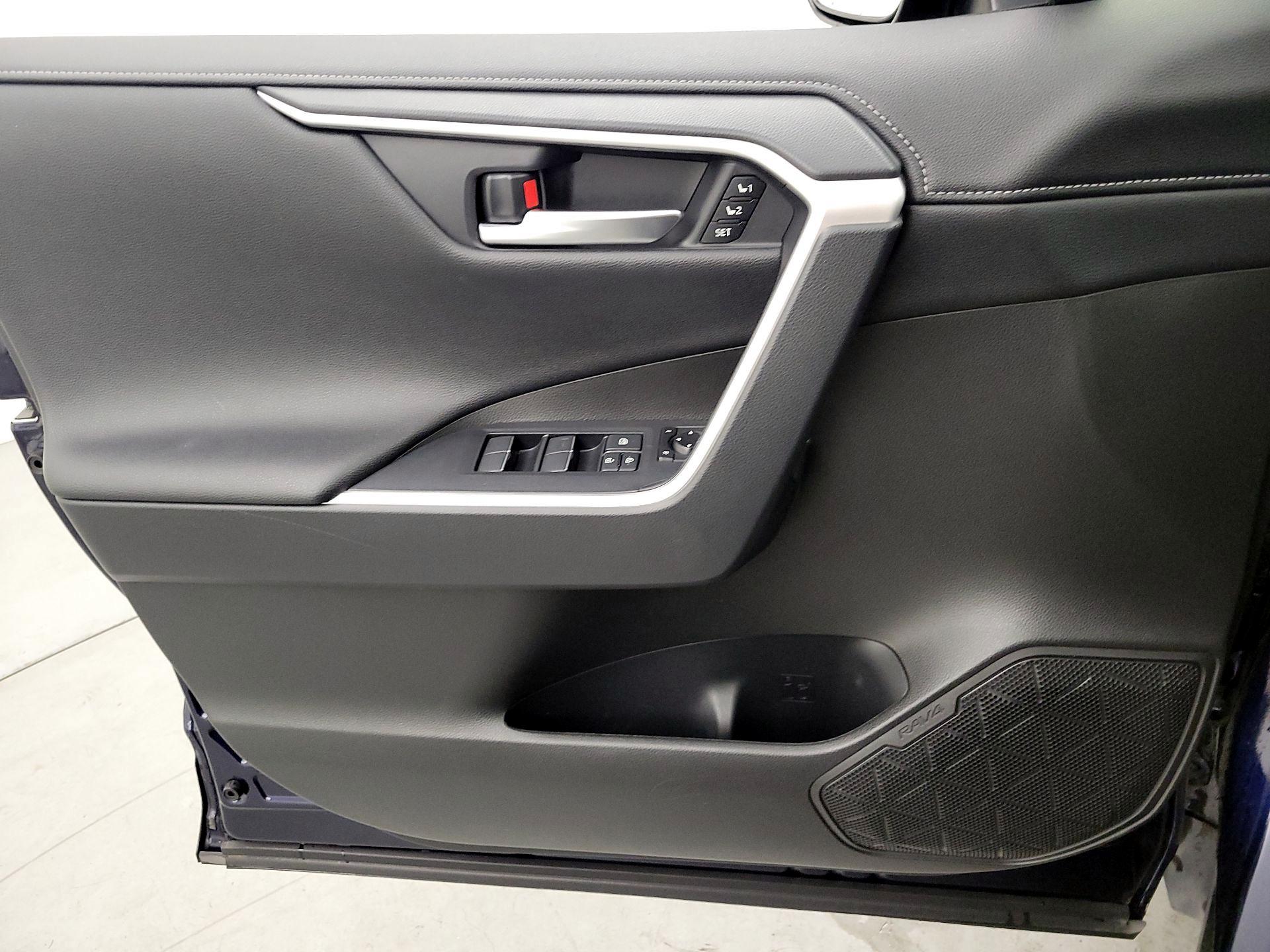 Thumbnail: 2020 Toyota RAV4 - 12