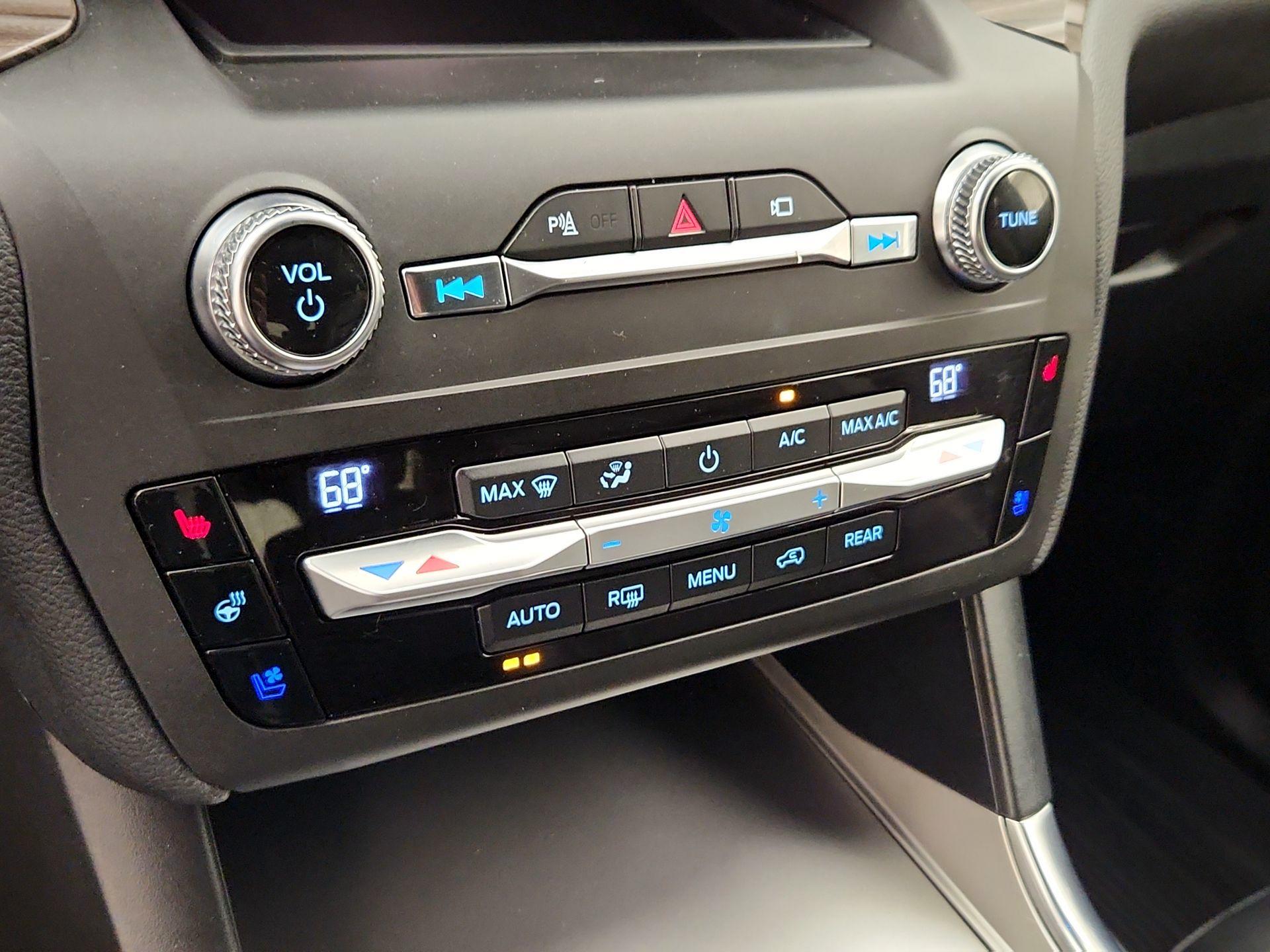 Thumbnail: 2020 Ford Explorer - 17