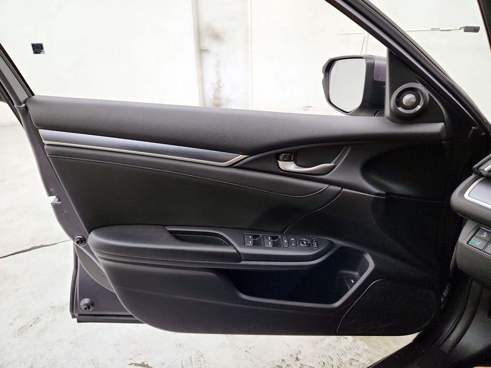 Thumbnail: 2016 Honda Civic - 12