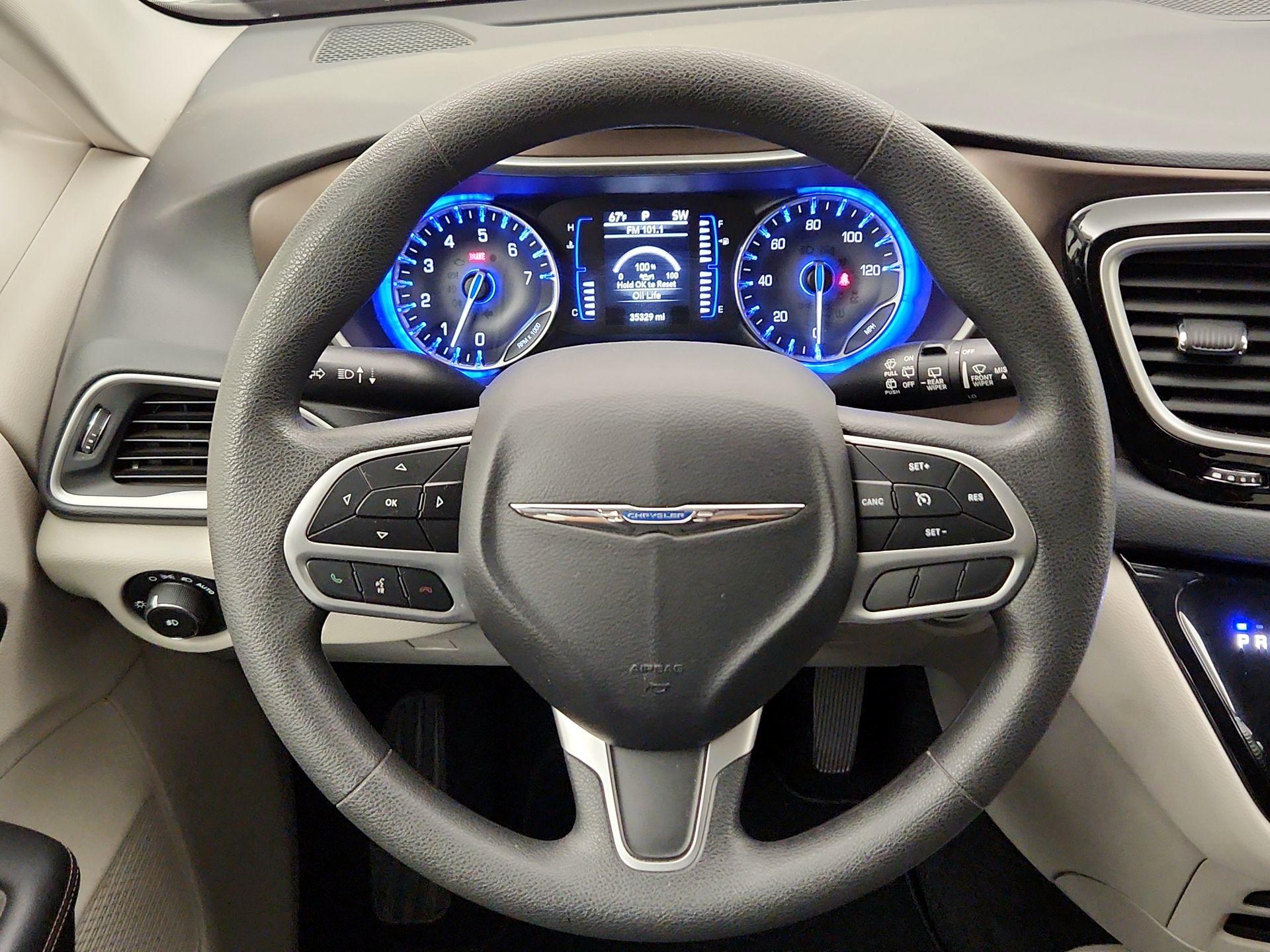 Thumbnail: 2018 Chrysler Pacifica - 10