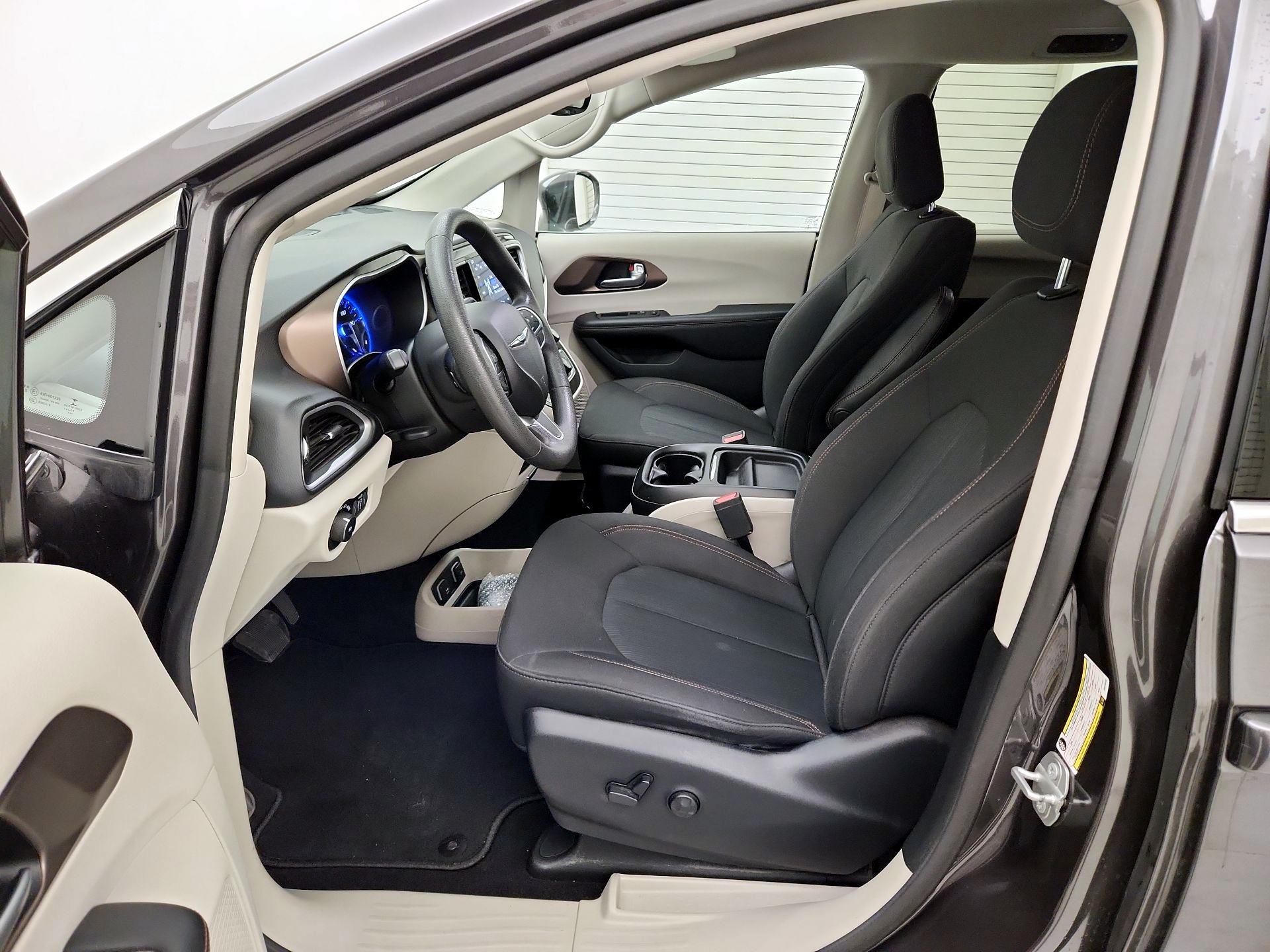 Thumbnail: 2018 Chrysler Pacifica - 11
