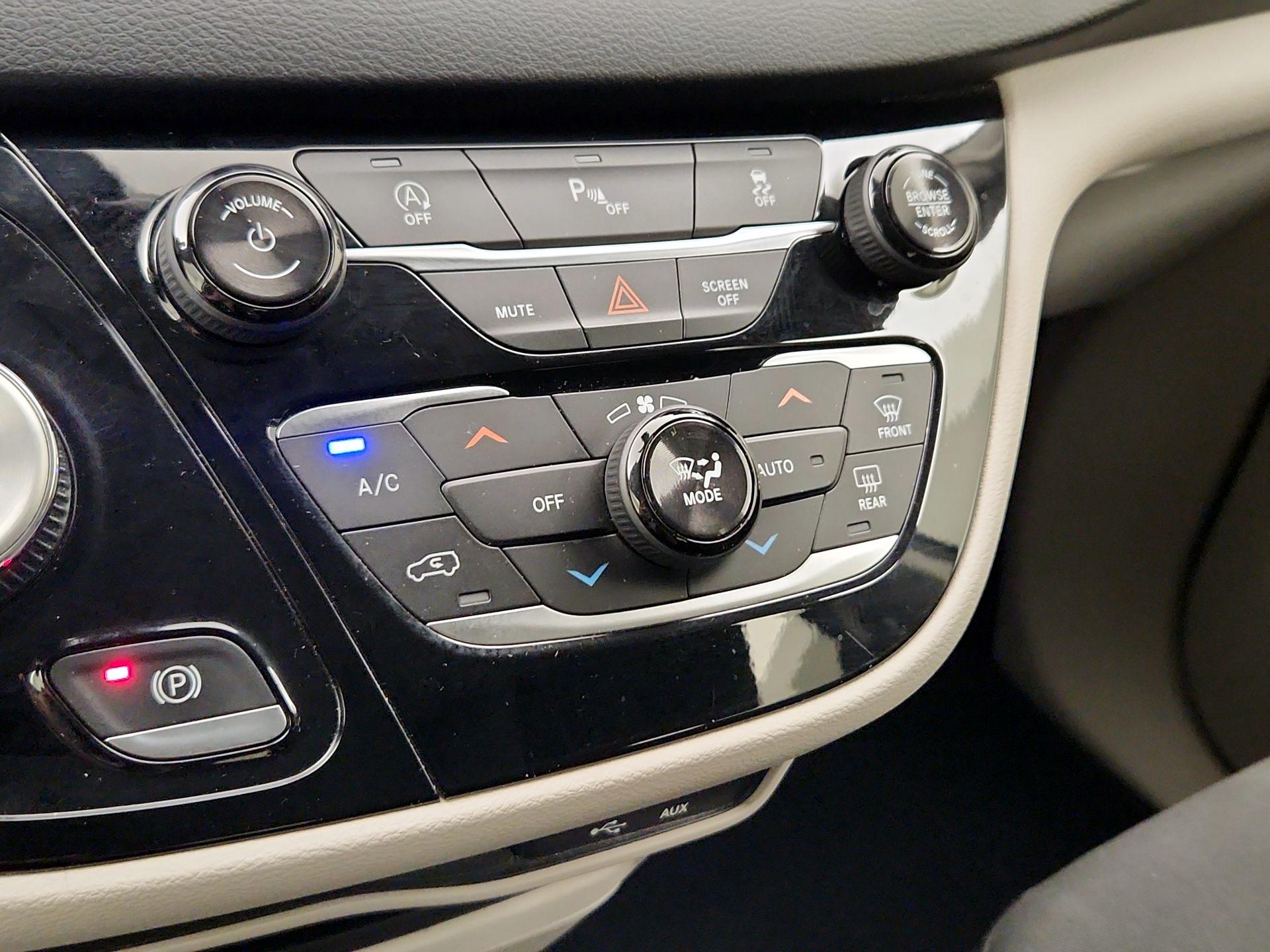 Thumbnail: 2018 Chrysler Pacifica - 17