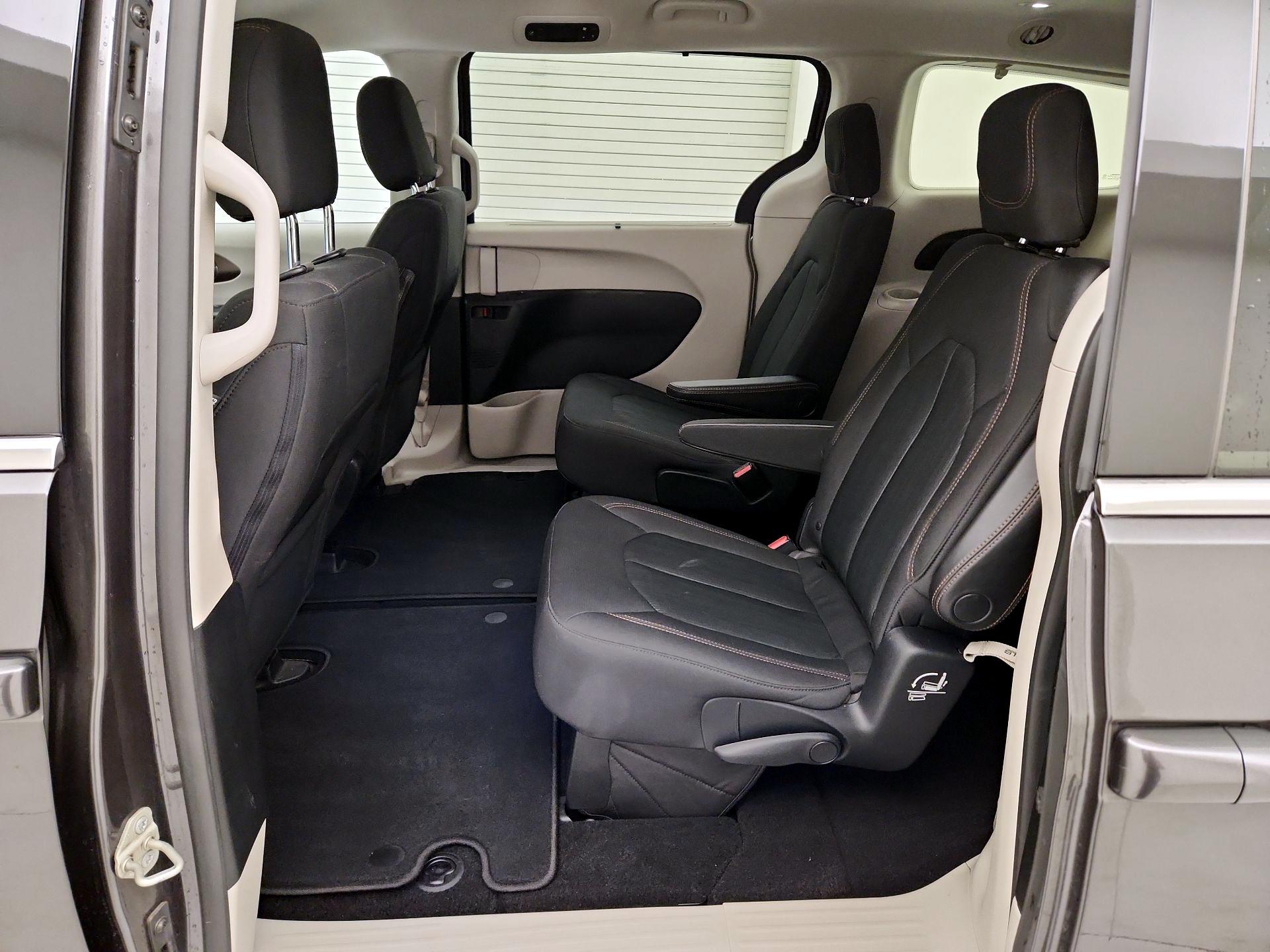 Thumbnail: 2018 Chrysler Pacifica - 20