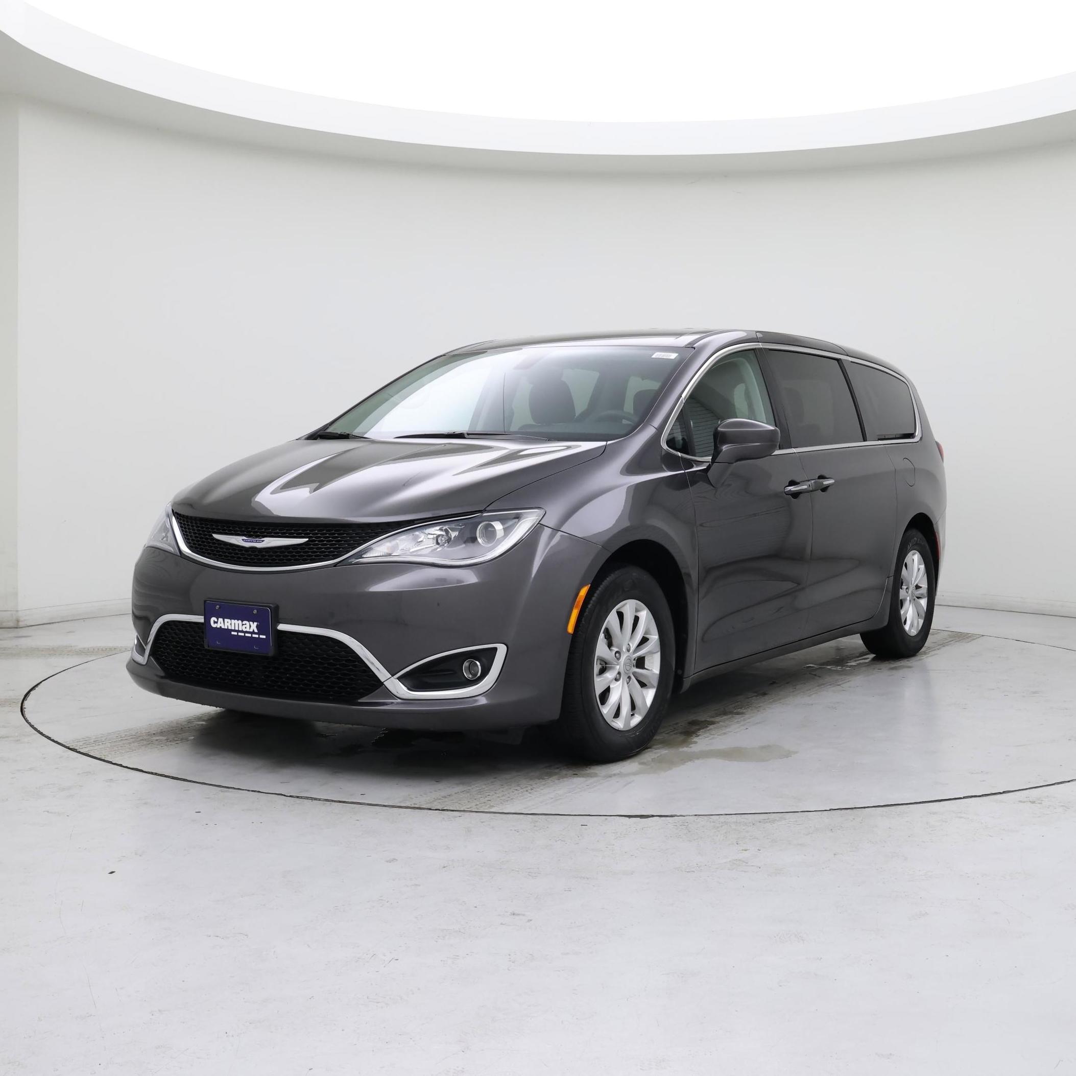 Thumbnail: 2018 Chrysler Pacifica - 4