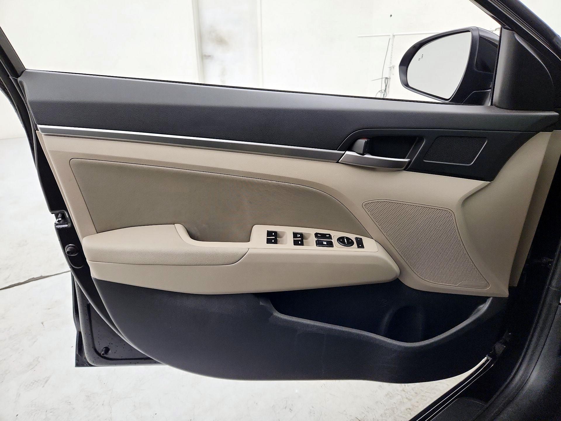 Thumbnail: 2020 Hyundai Elantra - 12