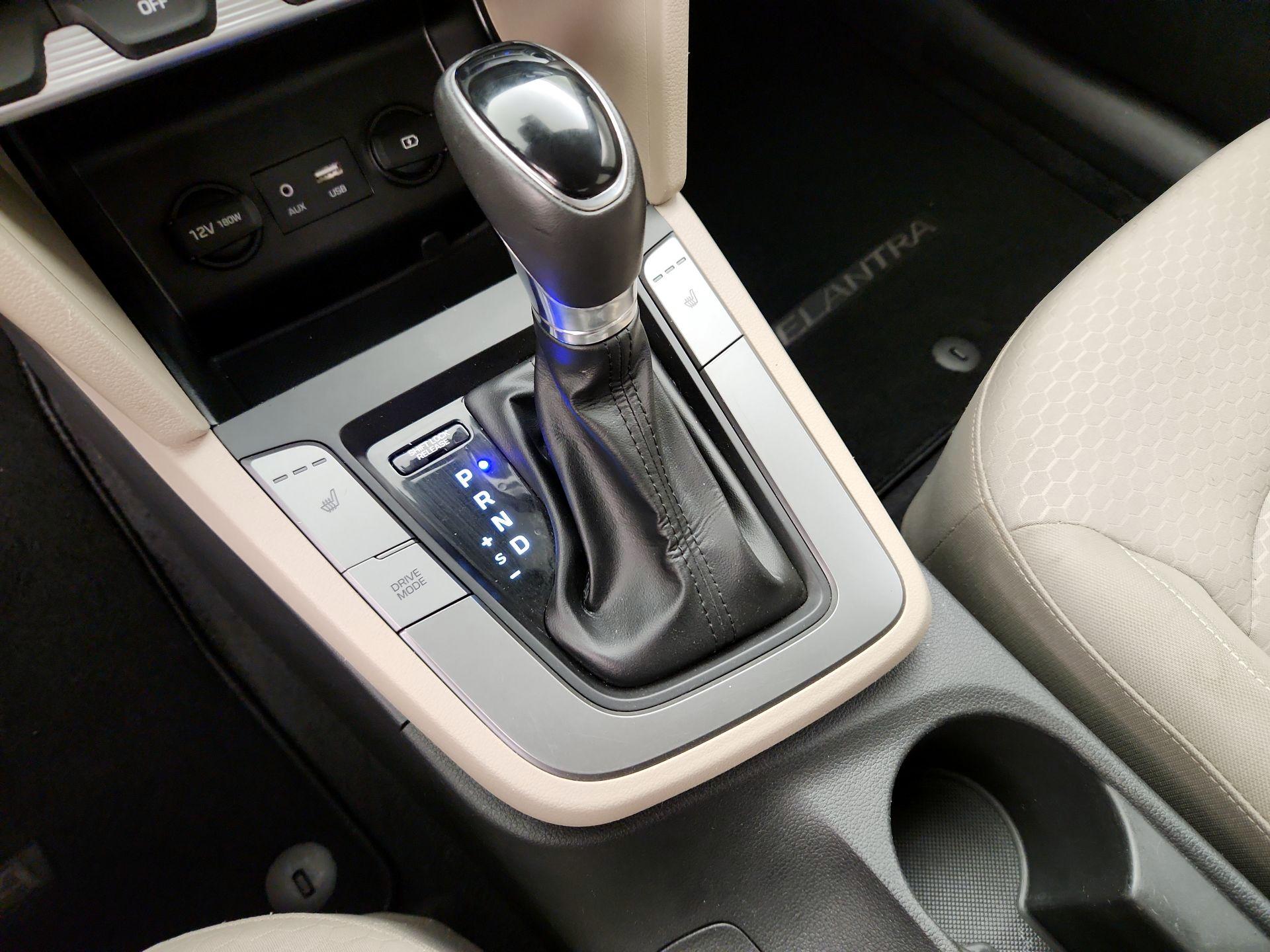 Thumbnail: 2020 Hyundai Elantra - 17