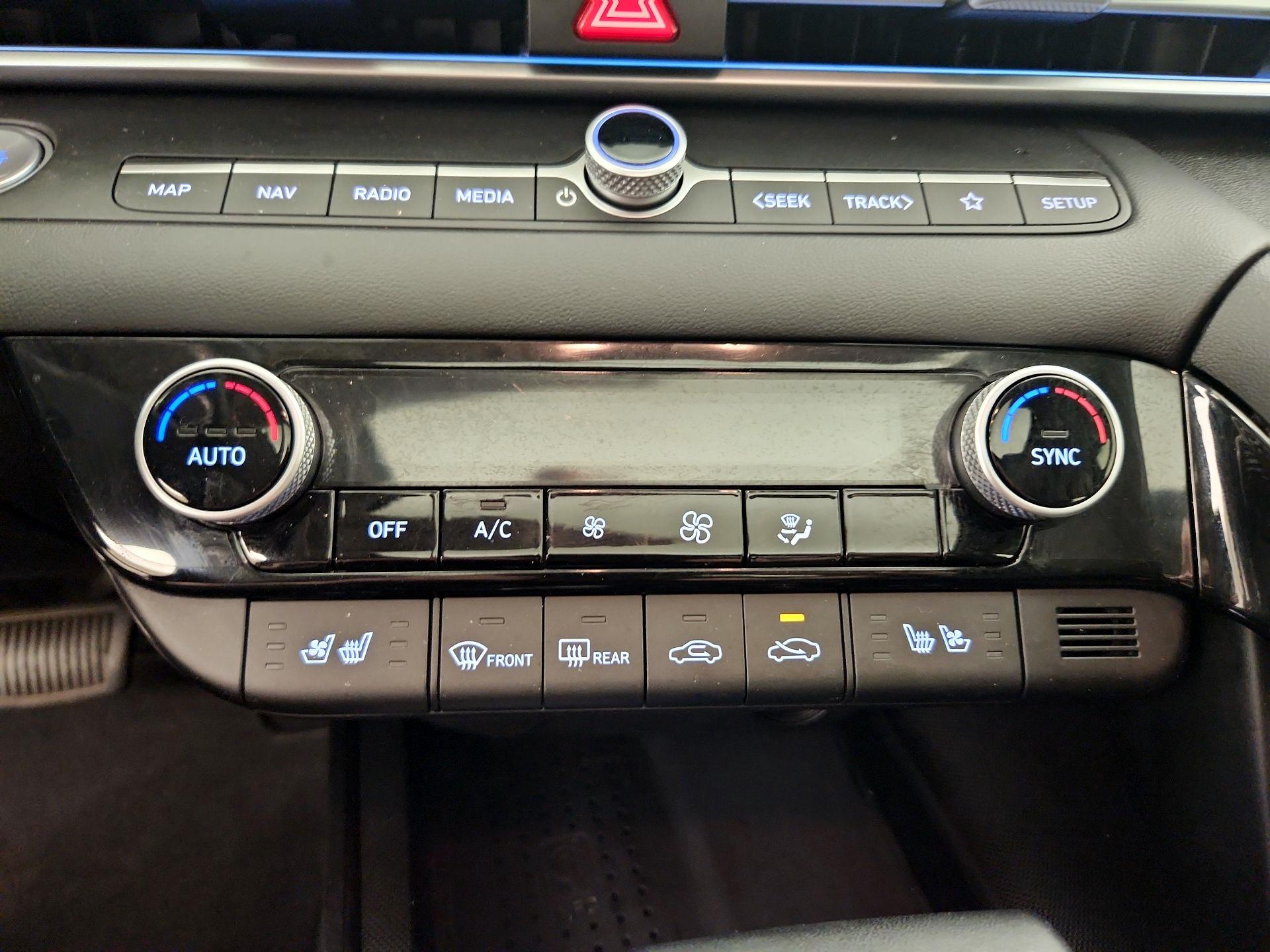 Thumbnail: 2023 Hyundai Elantra - 17