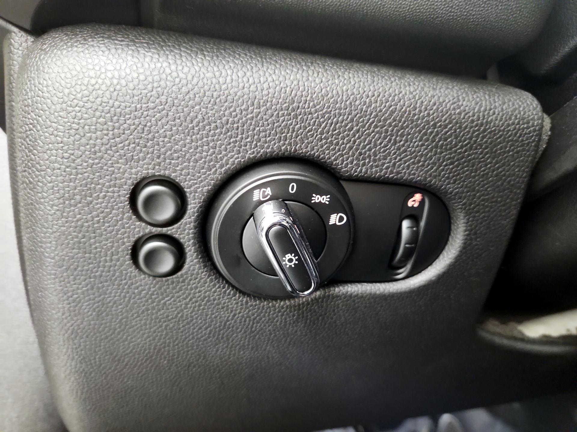 Thumbnail: 2015 MINI Cooper Hardtop - 13