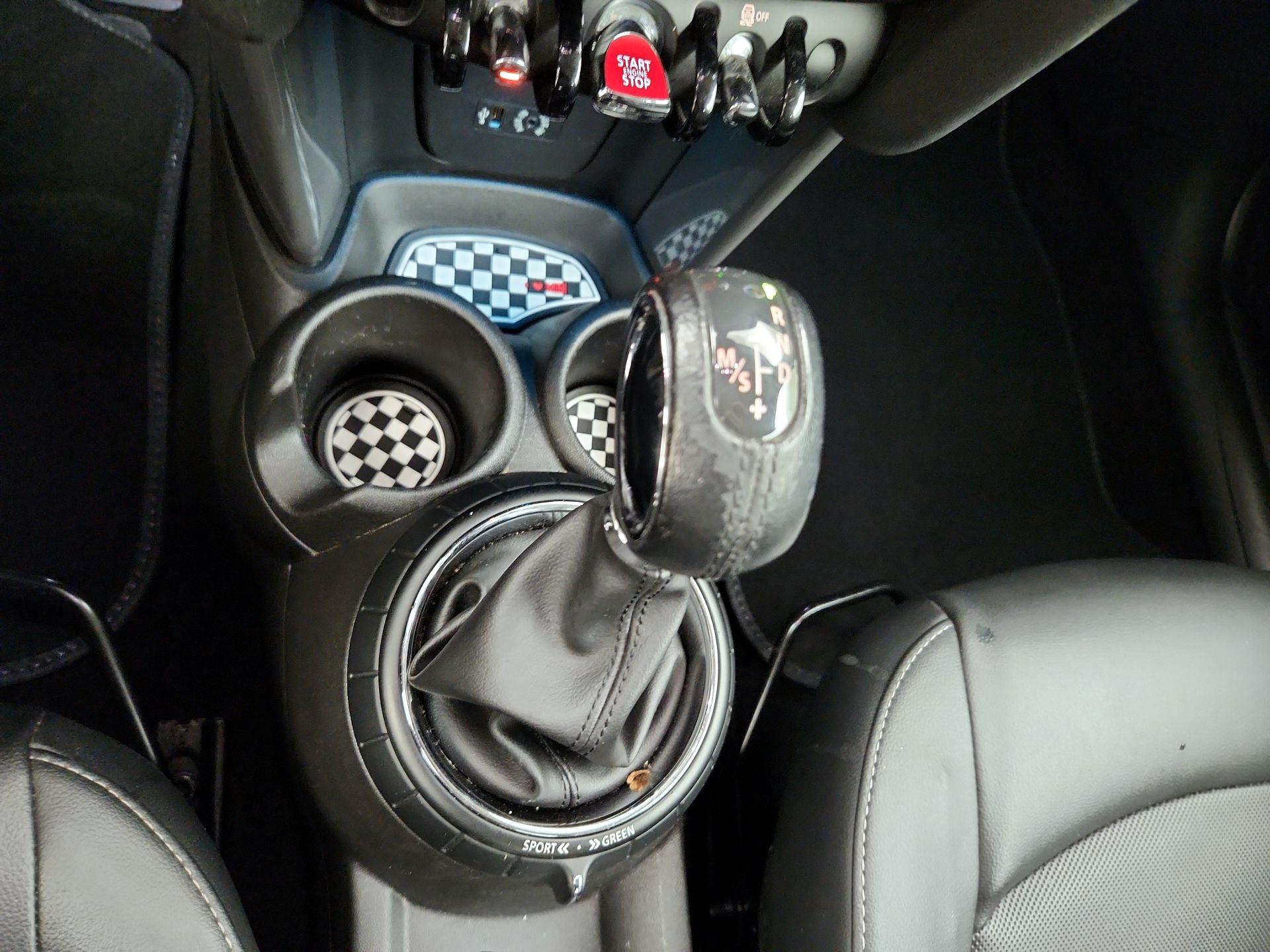 Thumbnail: 2015 MINI Cooper Hardtop - 16